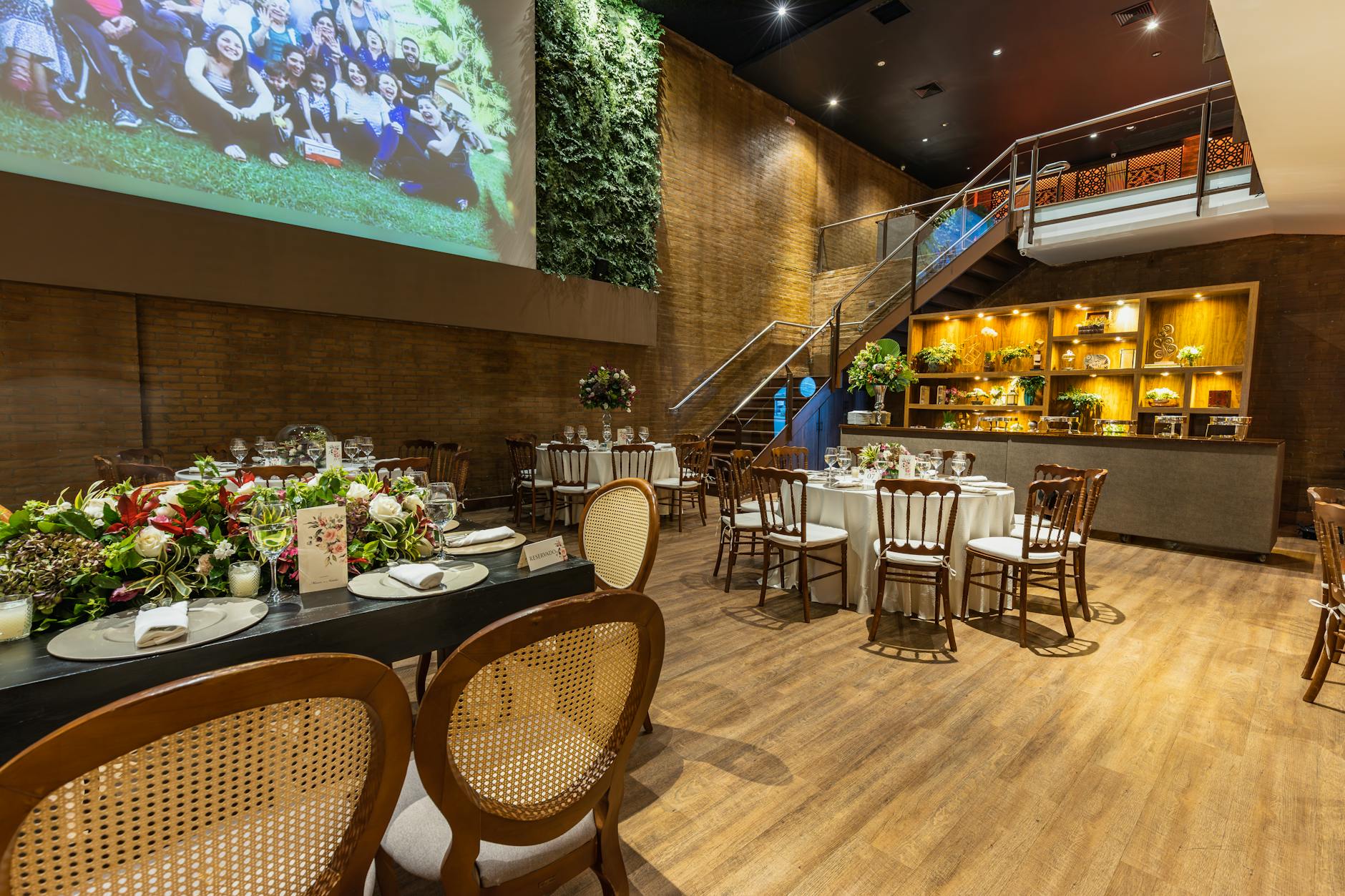 Chic restaurant setup featuring elegant floral decoration and stylish tableware arrangements.