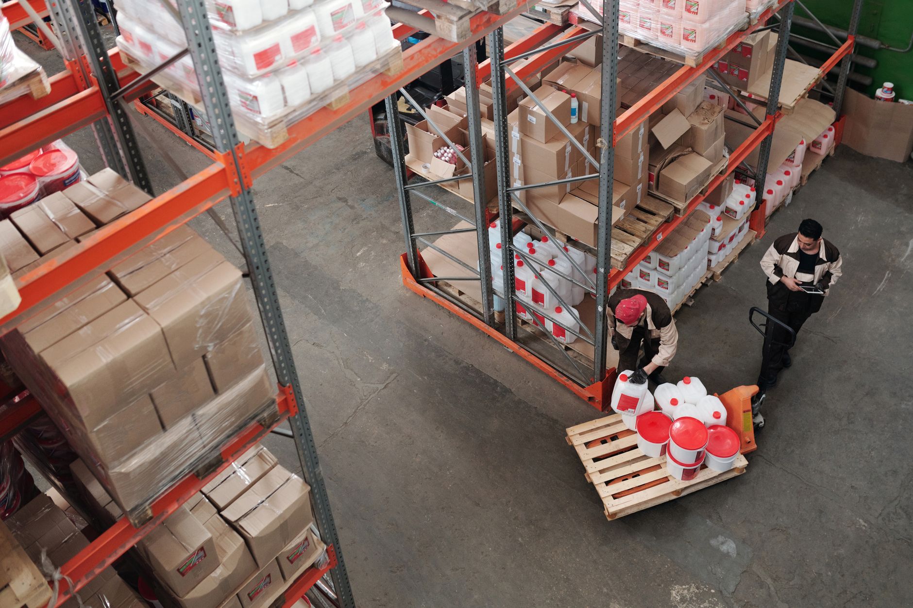 Robô em armazém de e-commerce