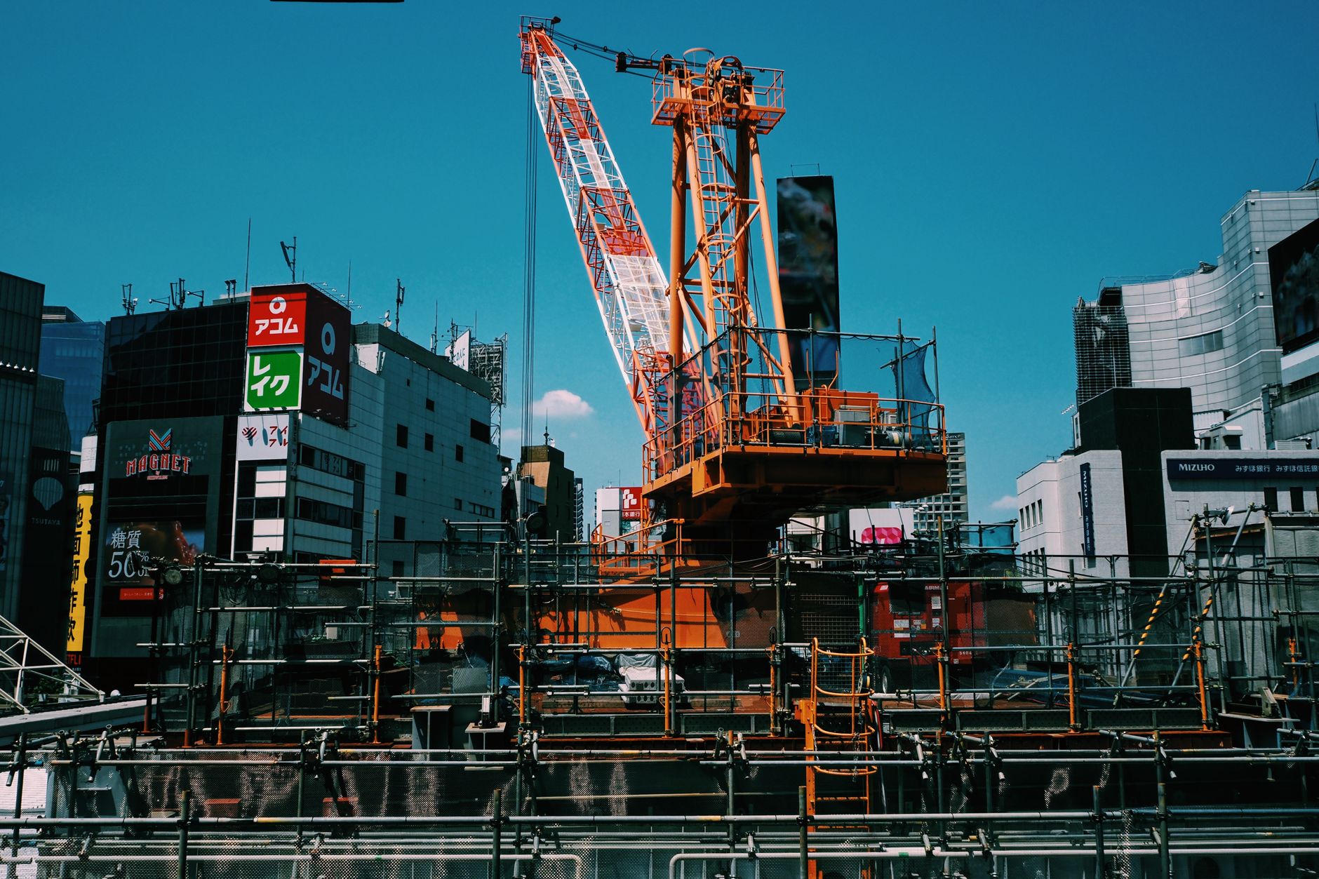 Reunião de planejamento em canteiro de obras