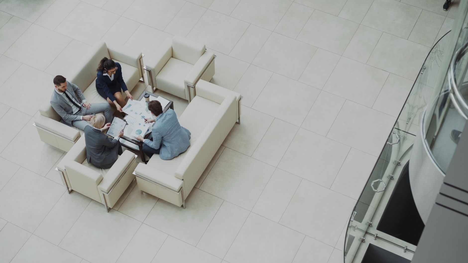 Integração de IA em escritório corporativo