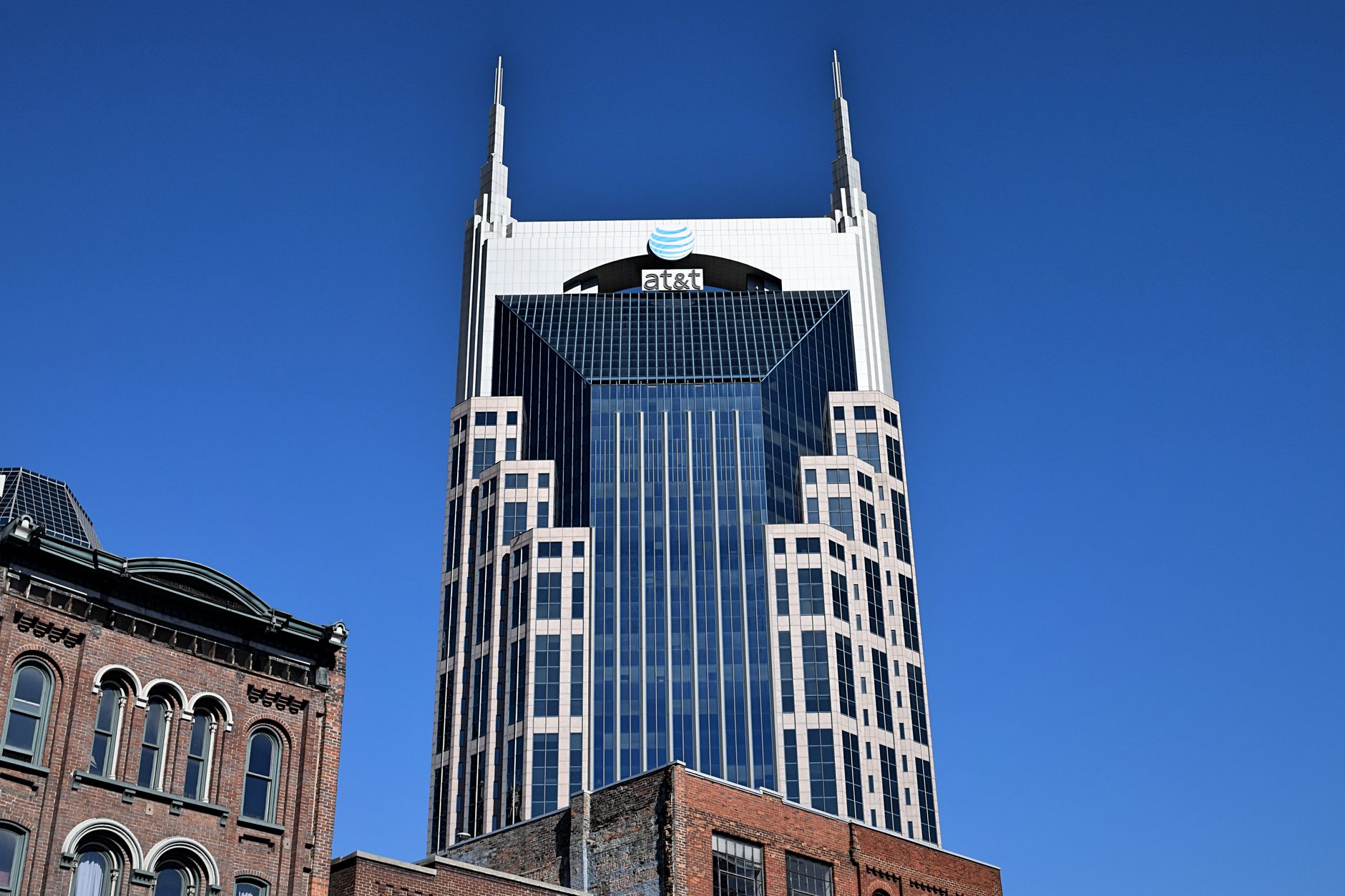 View of the AT&T building in Nashville, showcasing modern architecture under a clear blue sky.
