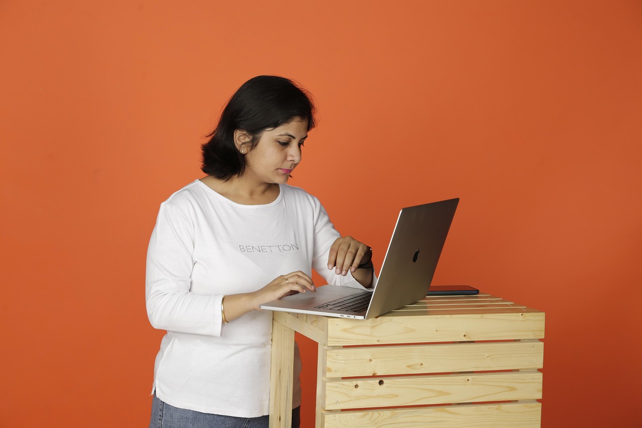 woman, business, laptop, office, thought, working, idea, website, professional