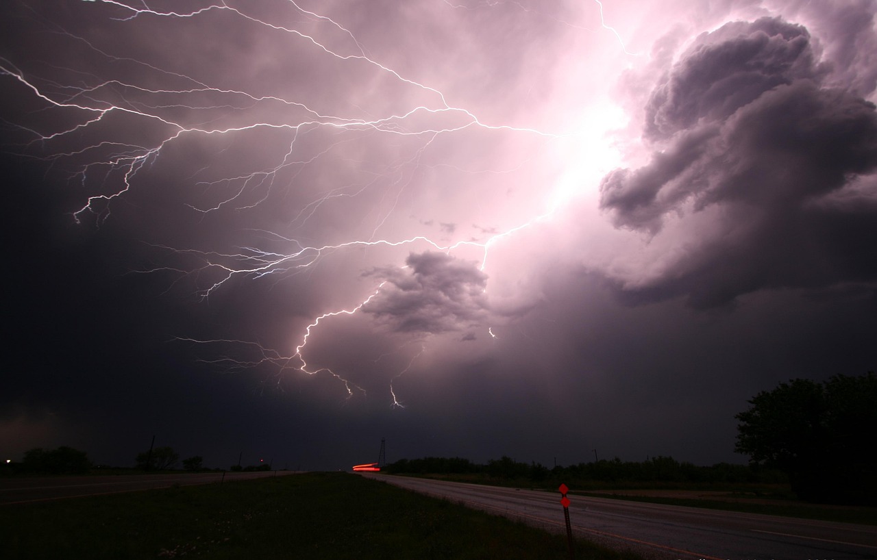 lightning, thunder, lightning storm, storm, energy, power, nature, electricity, strike, light, thunderstorm, danger, bolt, sky, flash, weather, electric, lightning bolt, powerful, cloud, thunderbolt, dark, bright, electrical, rain, shock, night, charge, flare, storm clouds, dramatic, night sky, climate