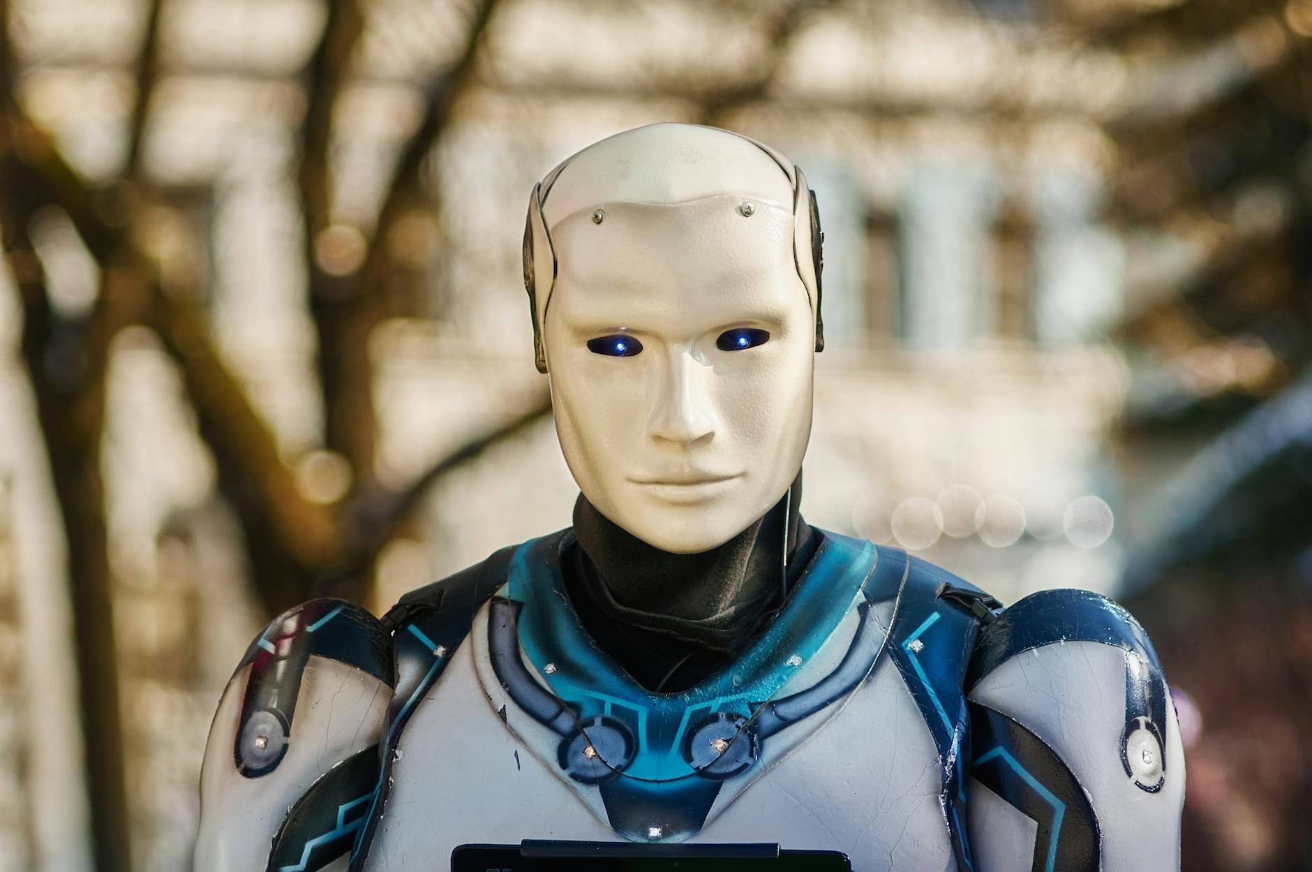 Strategic combination of AI agents and human SEO experts