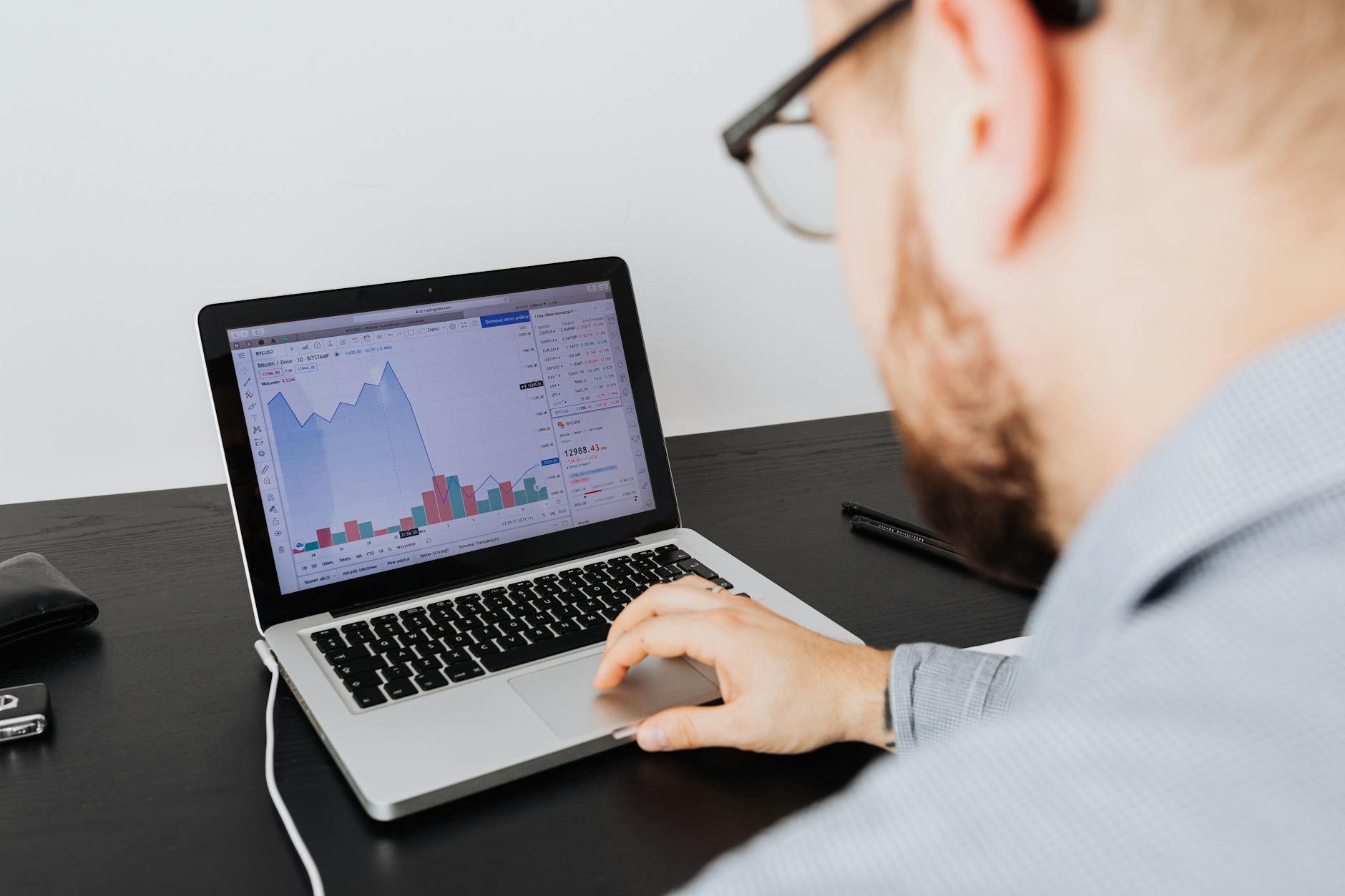 Behavioral Lead Signals: Unlock SaaS Sales Potential in 2026