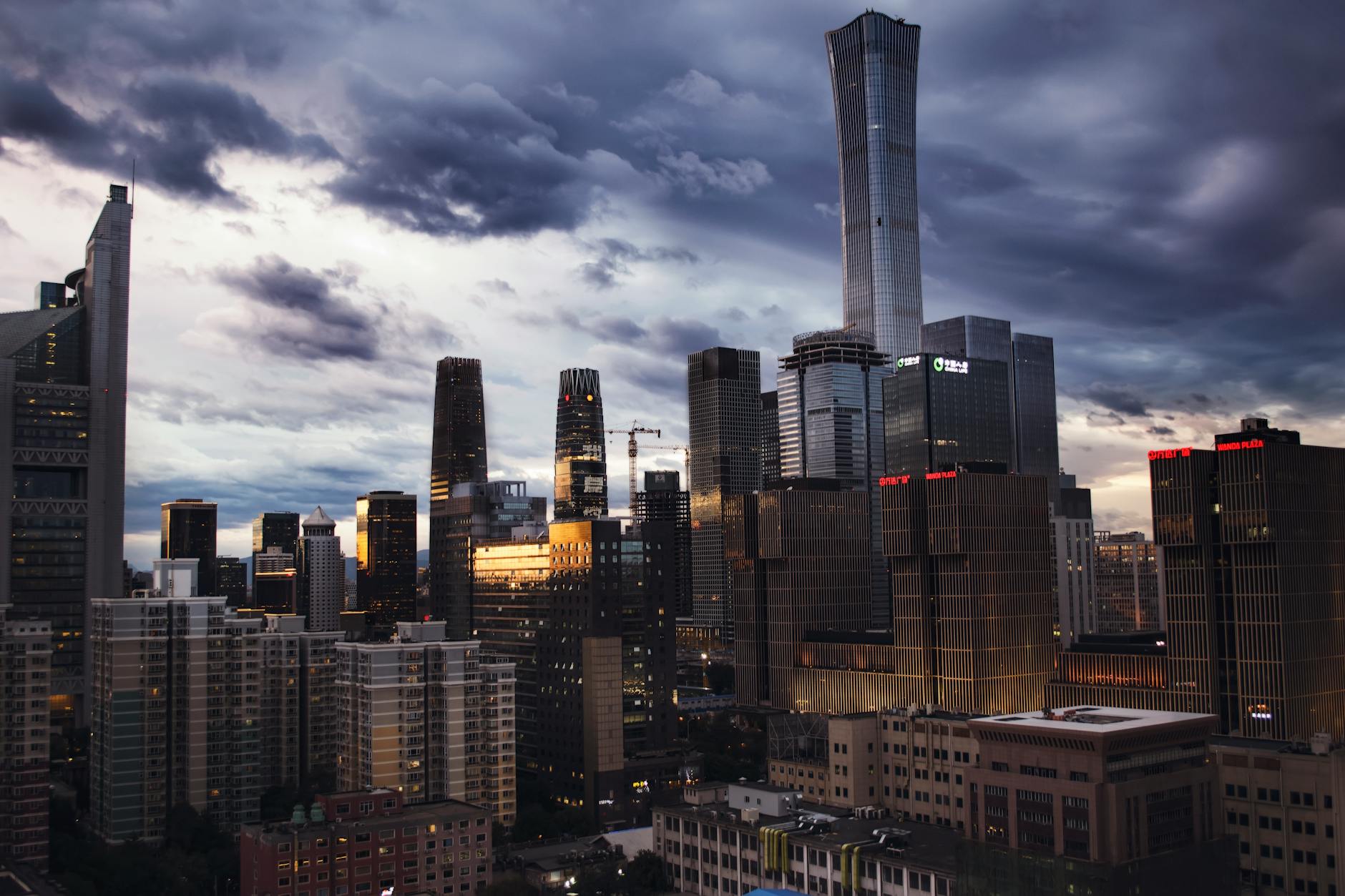 Omaha skyline with business professionals