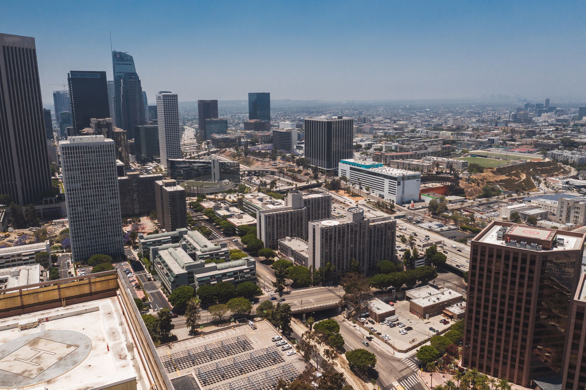 Escritório de tecnologia em Los Angeles com vista do horizonte