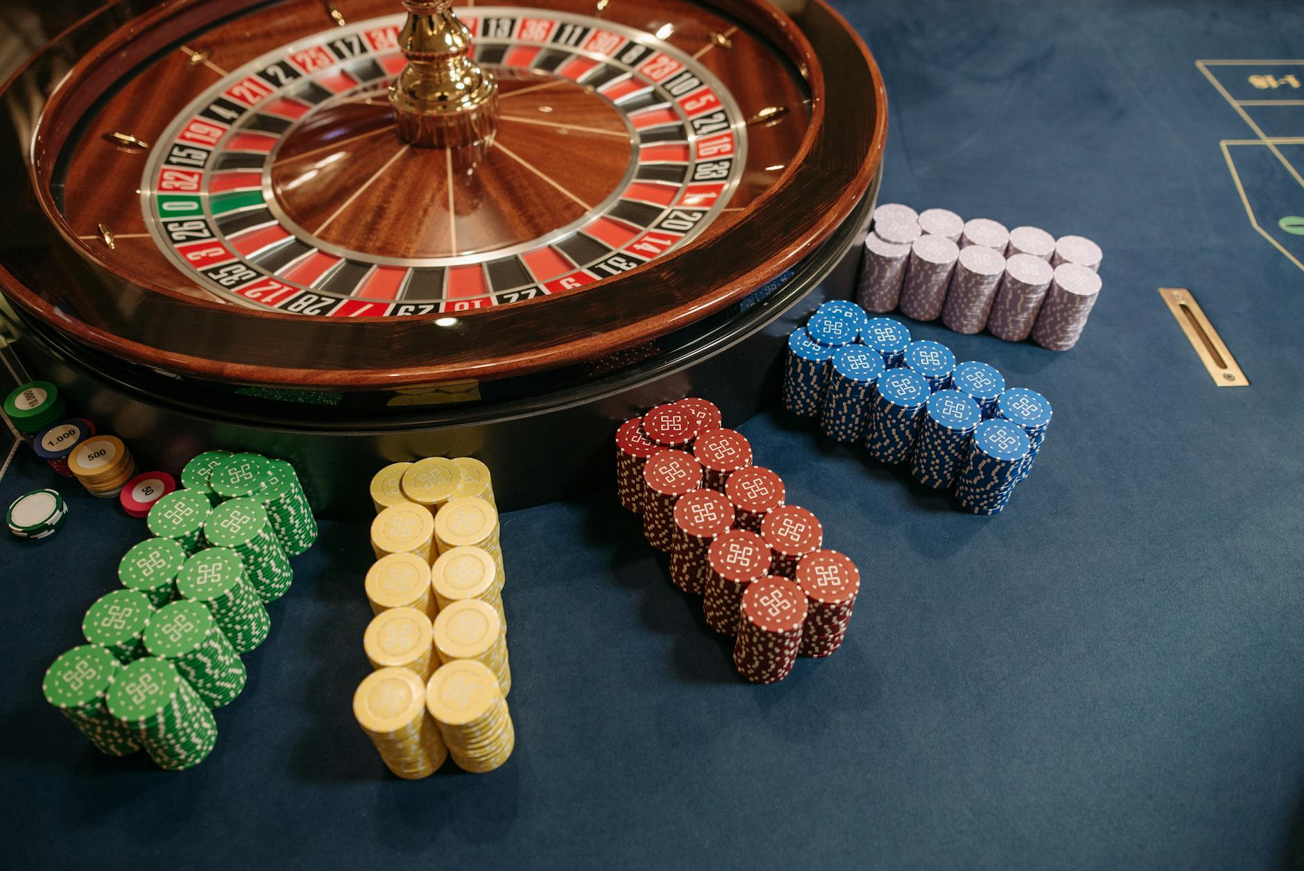 Equipo de ventas de casino en Las Vegas con dashboard de IA