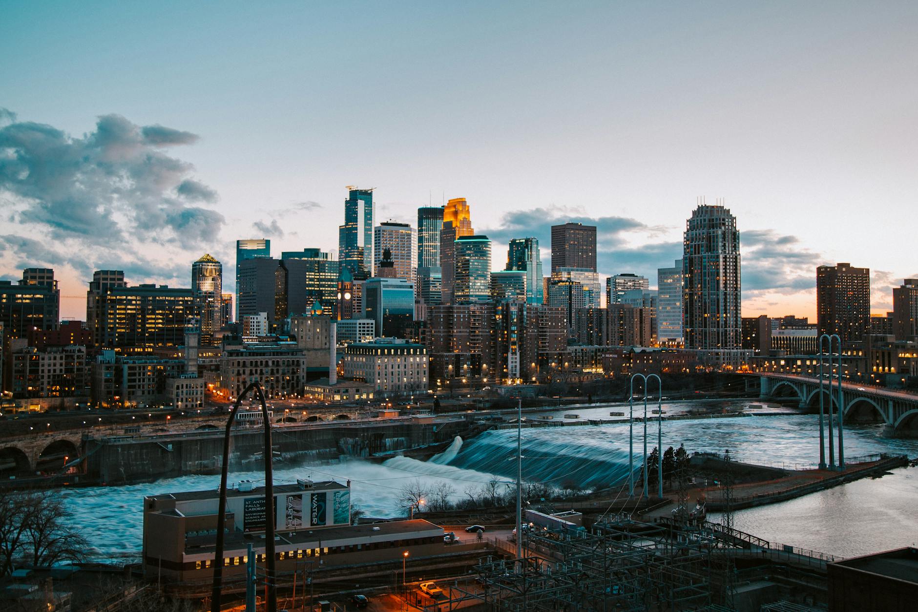 Minneapolis skyline with business professionals meeting
