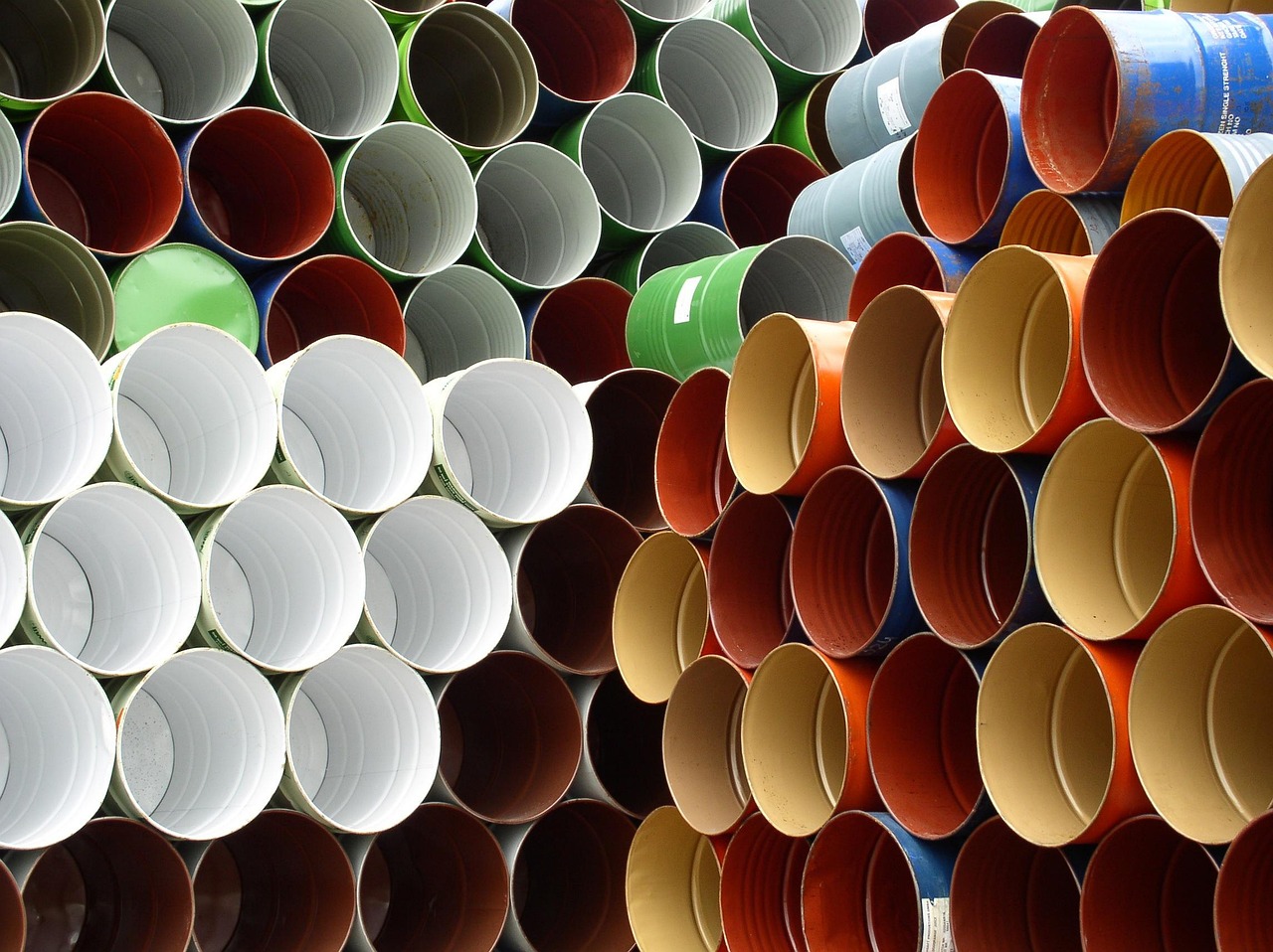 AI sales agent analyzing leads in Memphis logistics warehouse