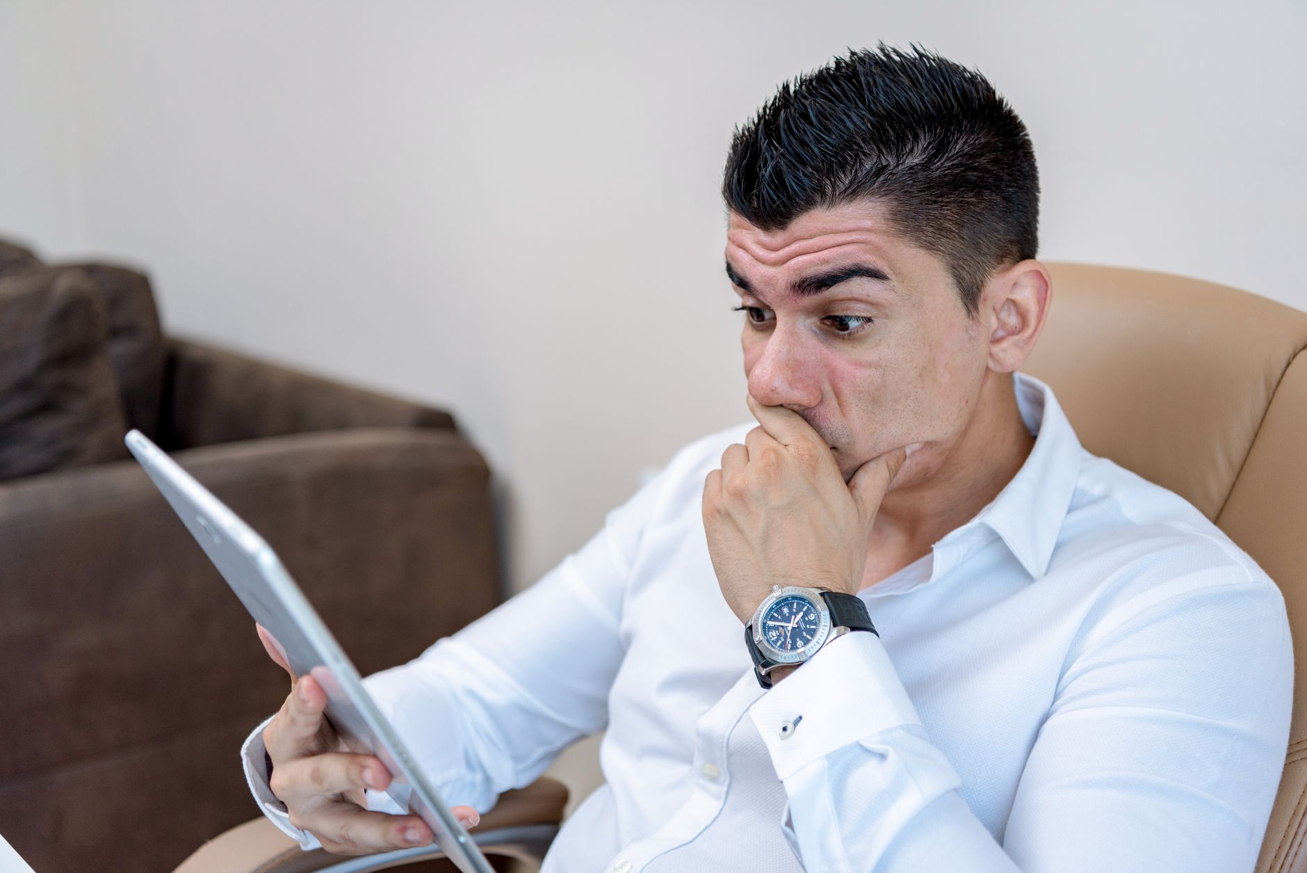 Plumber using tablet to assist customer