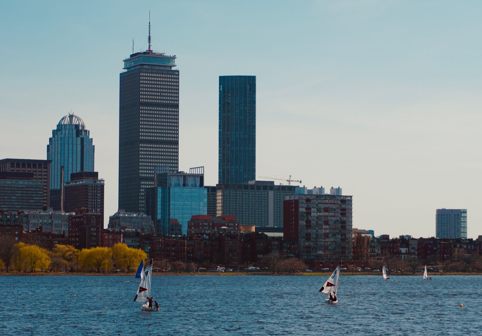 Profissionais de negócios em Boston com skyline ao fundo