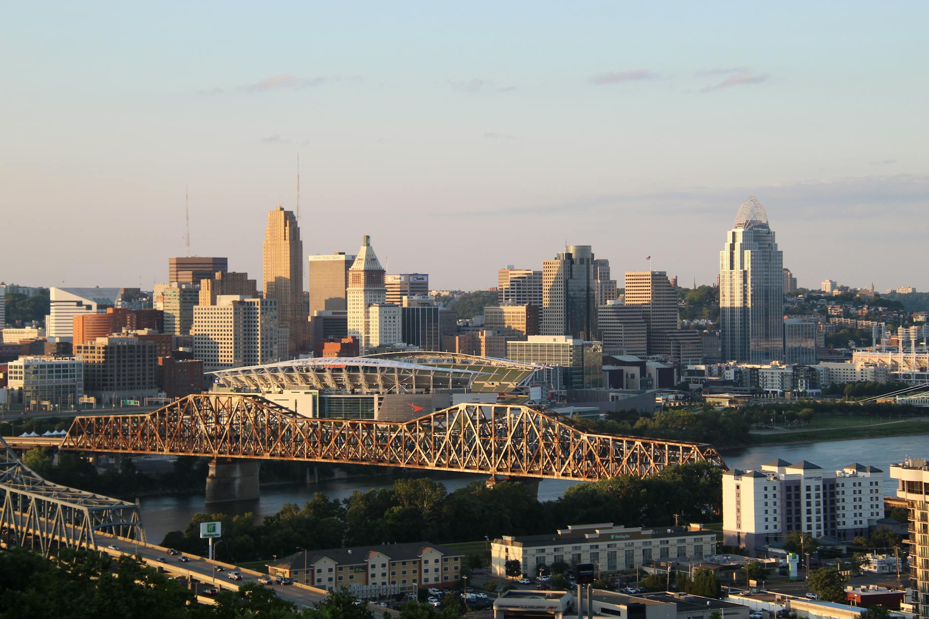 Columbus skyline with professionals discussing sales automation