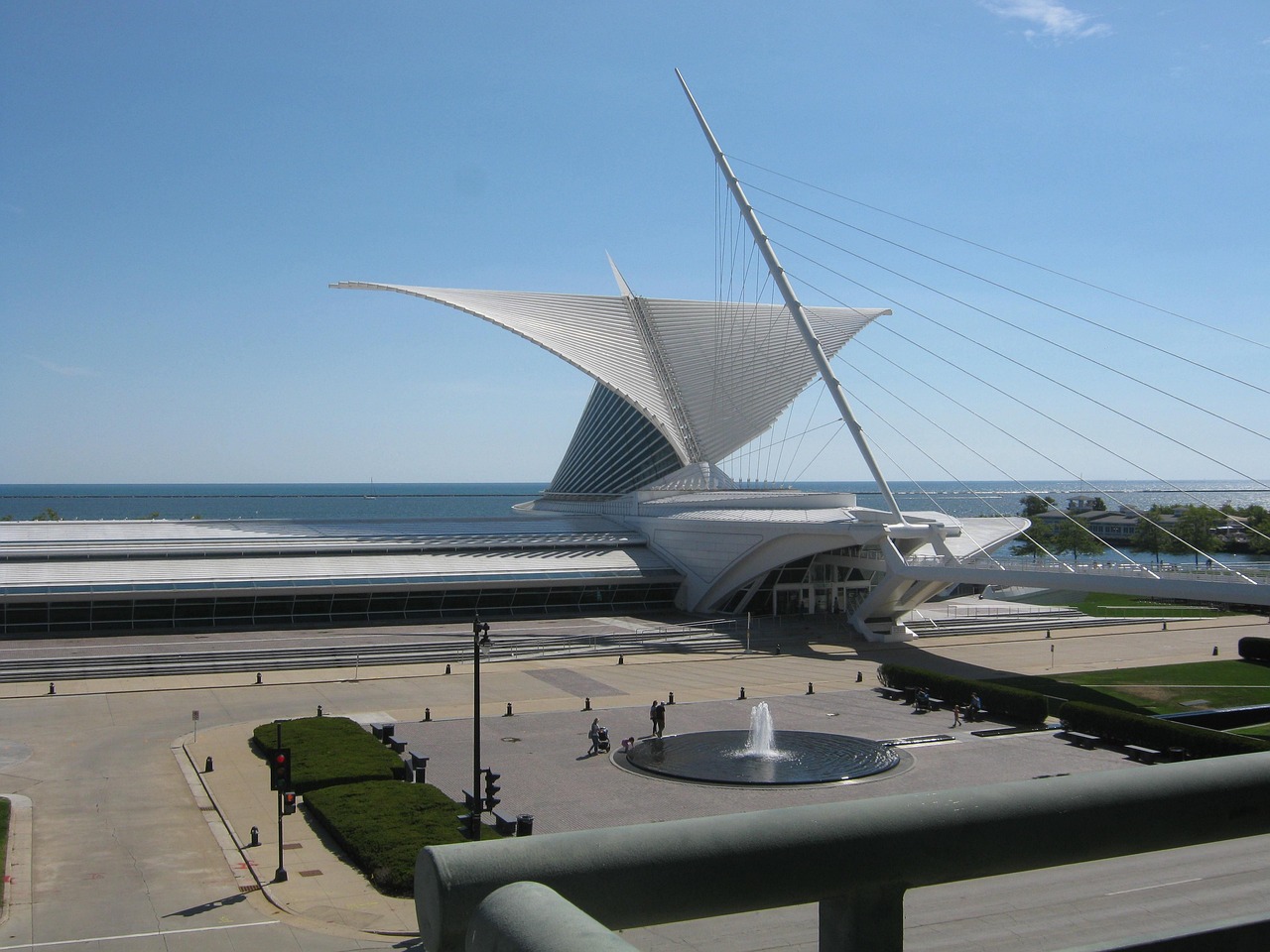 milwaukee, museum, wisconsin, city, architecture, building, cityscape, travel, downtown, lake, blue sky, michigan, structure, urban, usa, nature, blue, sky, skyline, harbor, midwest, outdoors, waterfront, wi, lakefront