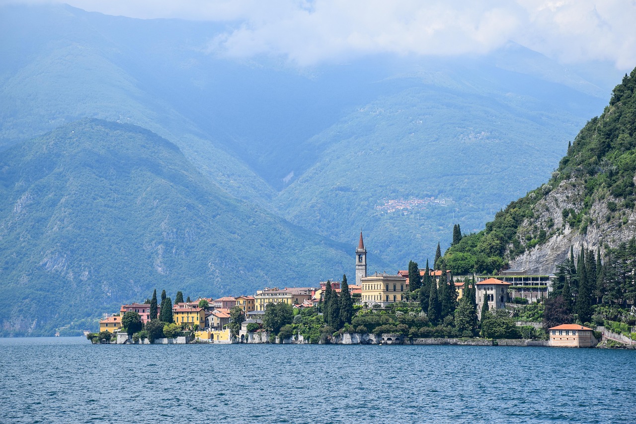 lake como, italy, vacations, nature, sea, water, summer, laggo di como, mountains, lake, villa, riverbank, boats, idyll, varenna
