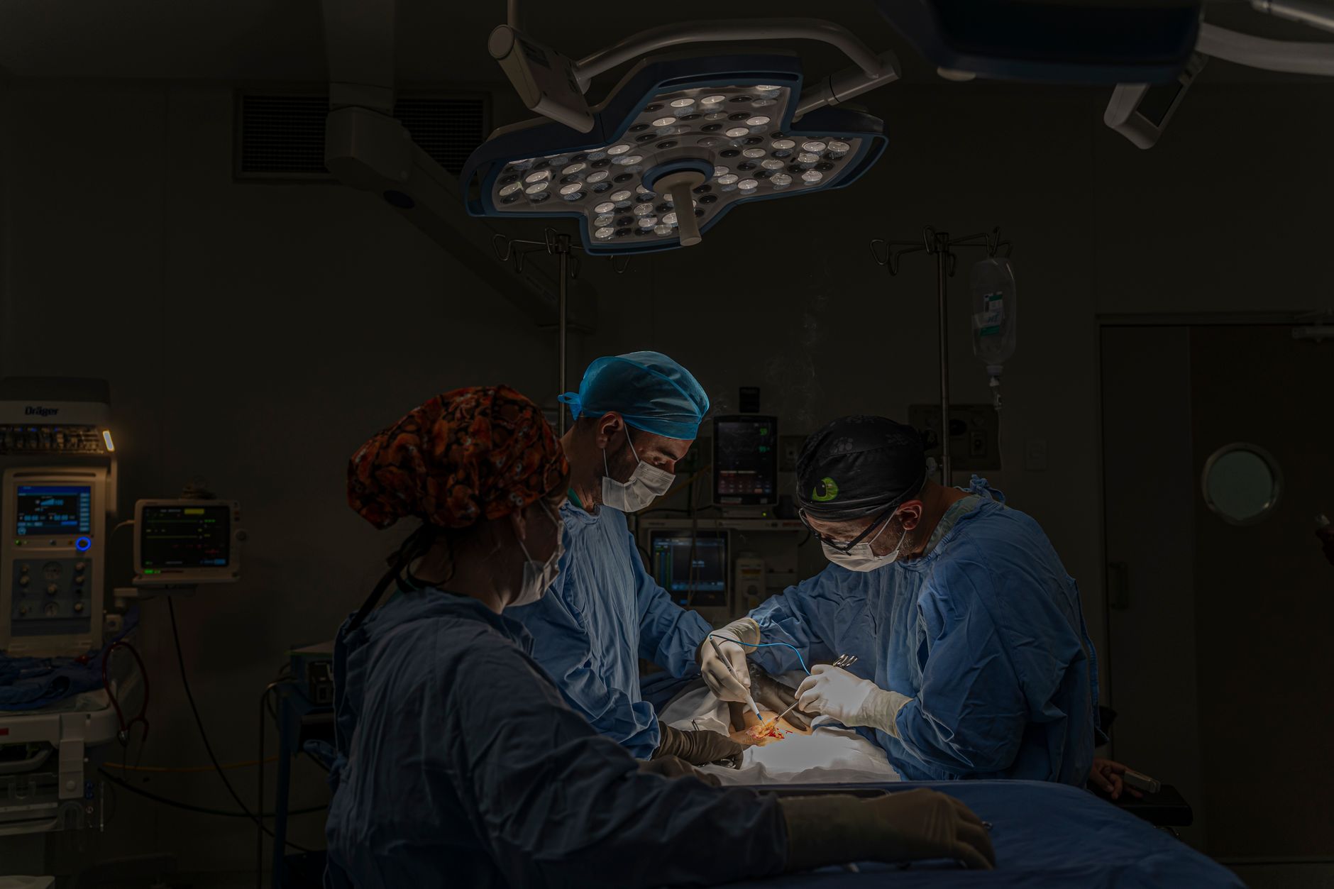 Enfermeira brasileira trabalhando em hospital do Alasca
