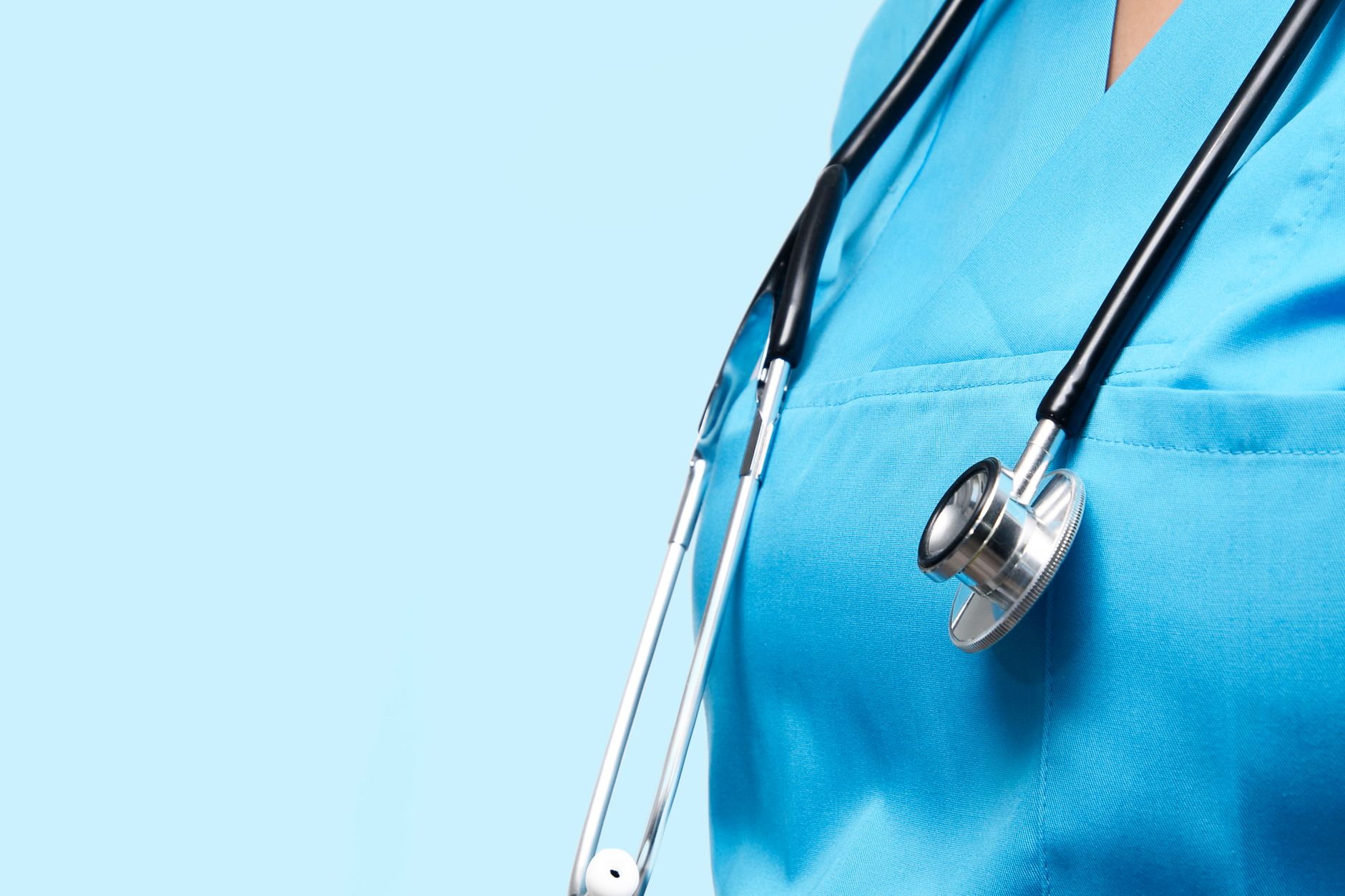 Enfermeira brasileira trabalhando em hospital americano