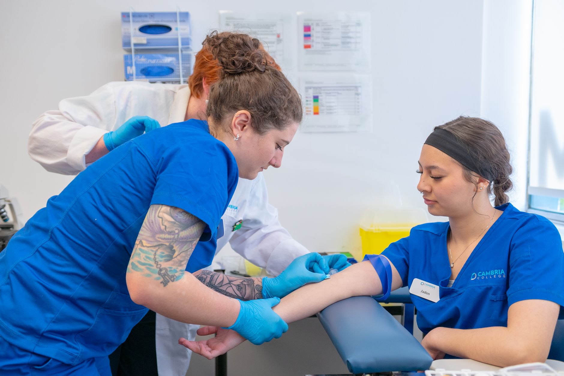 Enfermeira brasileira estudando para NCLEX no Tennessee