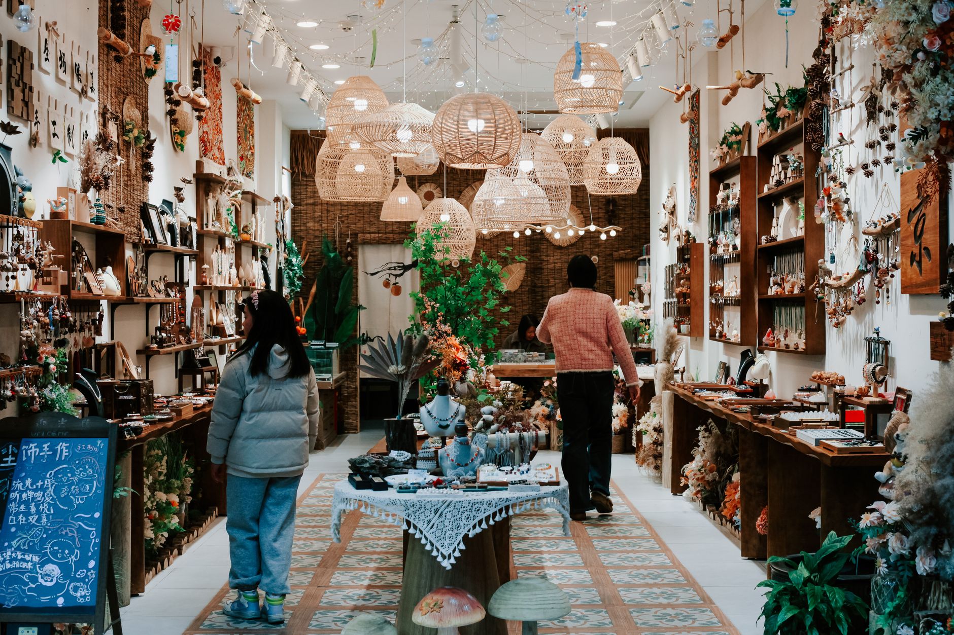 Discover handmade crafts in a cozy Nanjing shop with warm lighting and cultural artifacts.