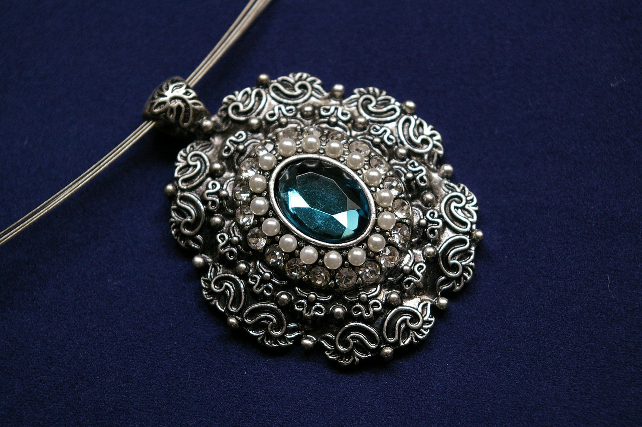 chain, follower, fashion jewelry, jewellery, decorative, glittering, valentine's day, pearls, fashion, styling, turquoise, stone, flea market, woman, jewellery, jewellery, jewellery, jewellery, jewellery, turquoise, flea market, flea market, flea market