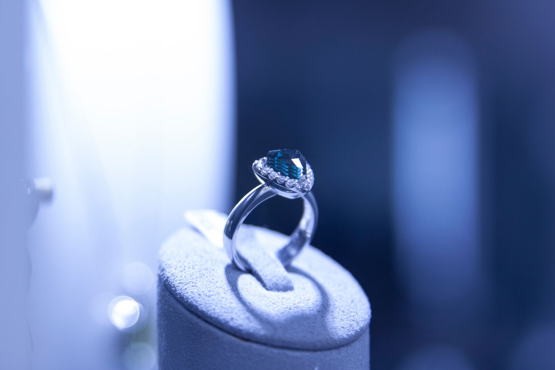 Close-up of an elegant silver ring with a blue gemstone, showcasing luxury and elegance.