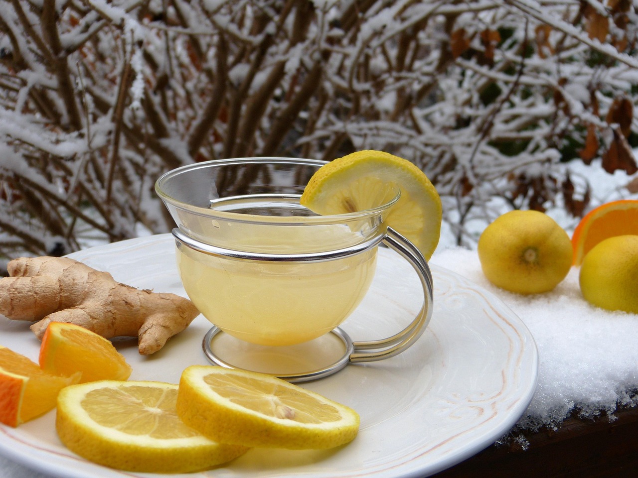 ginger, hot lemon, tea, lemon, snow, juice, nature, cold, defense, health, immune system, vitamins, healthy, flu, winter, prevent