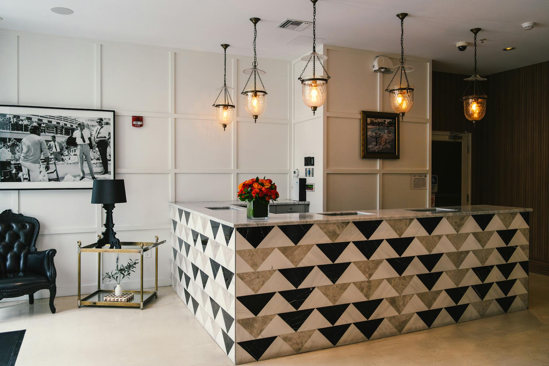 Máquina de café moderna en lobby de hotel en Miami