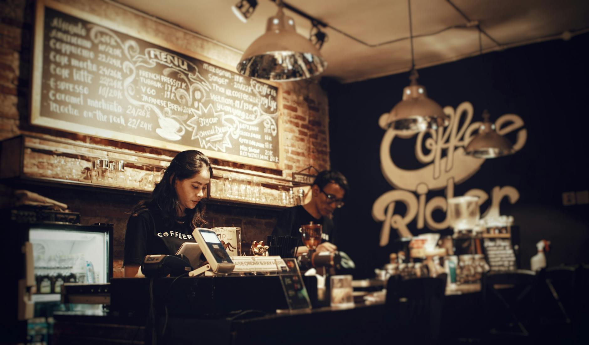 Busy restaurant coffee service in Columbus OH