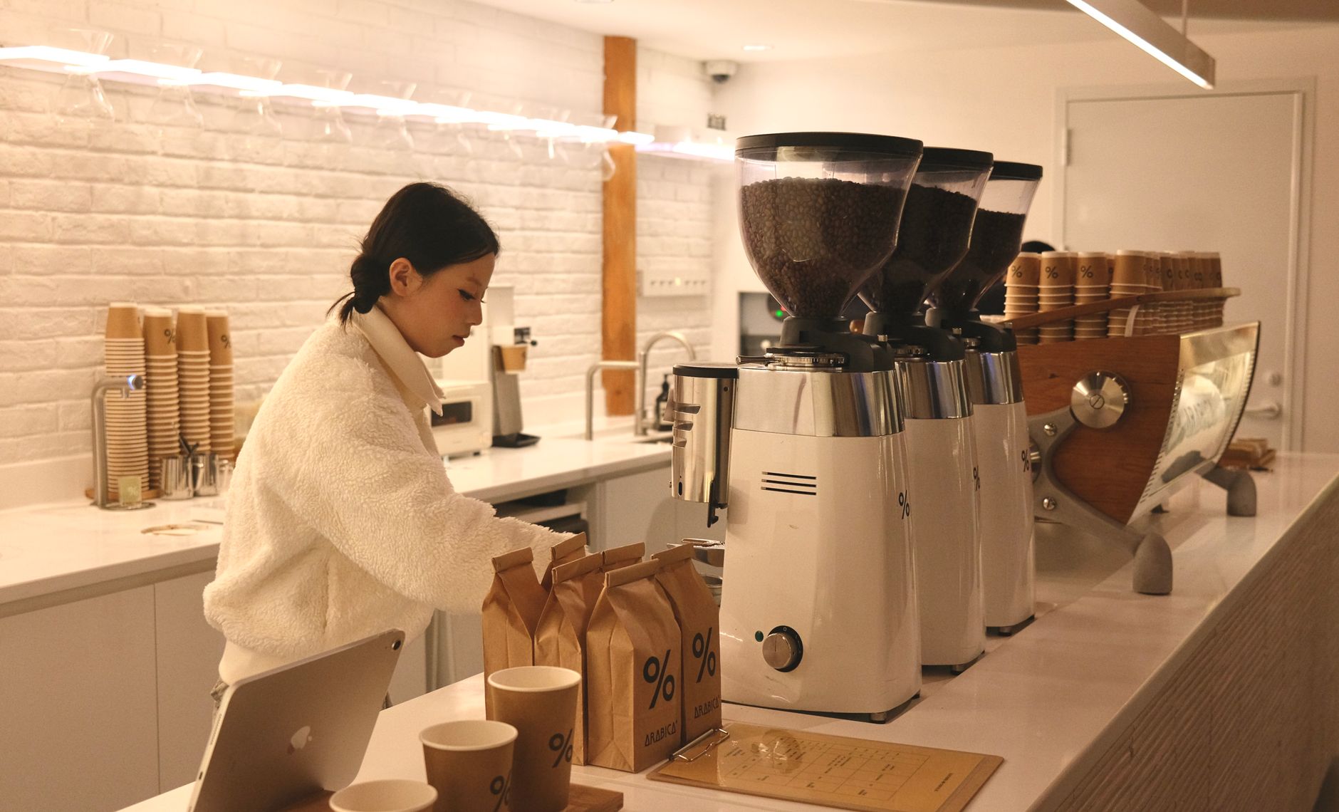 Máquina de café em escritório moderno em Oklahoma City