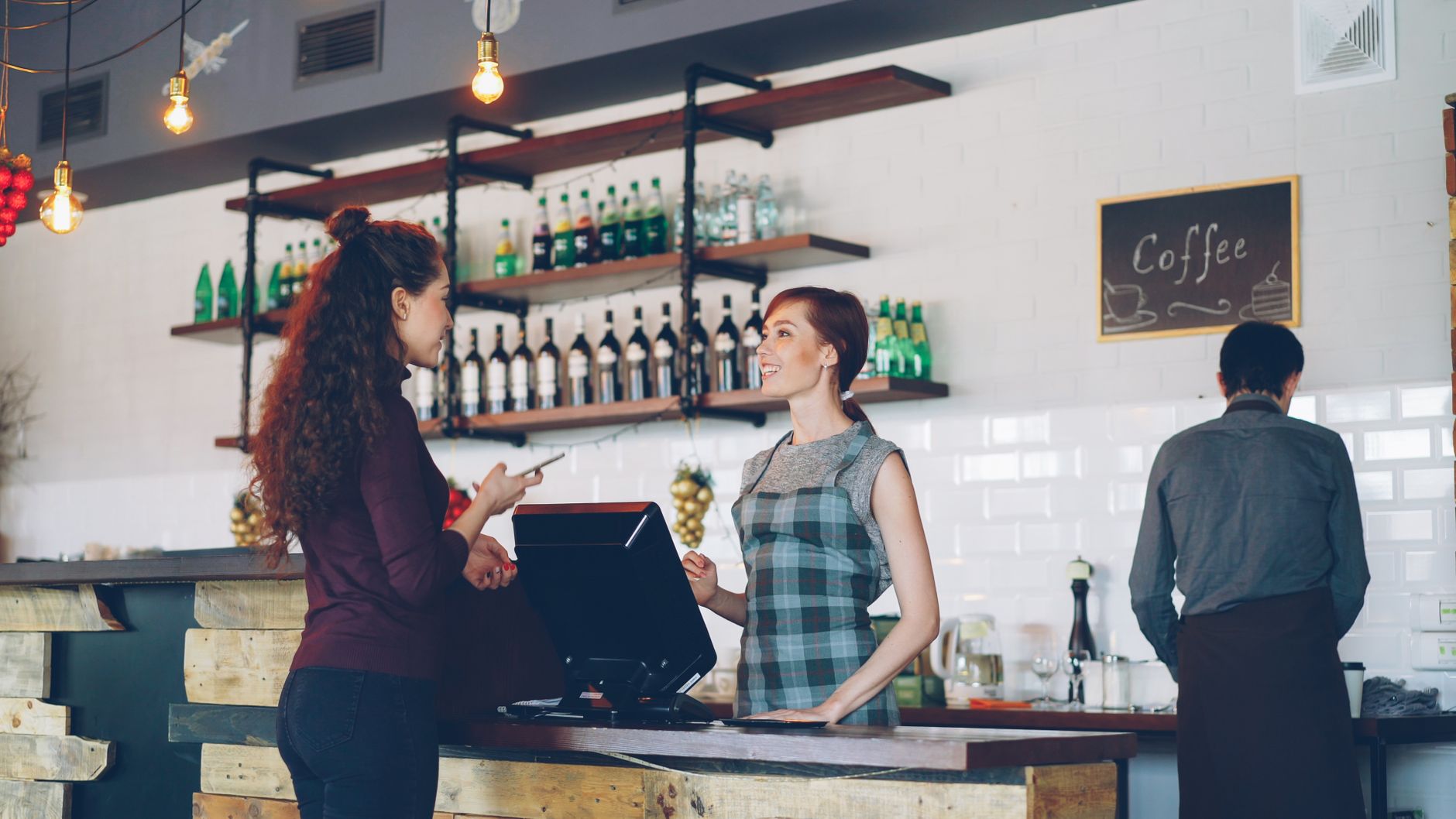 Movimentado restaurante em San Antonio servindo café