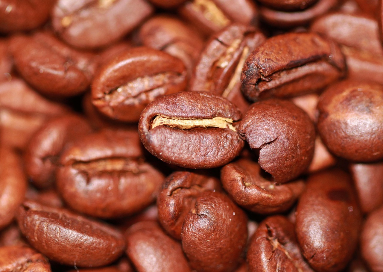 brown, 4k wallpaper 1920x1080, coffee, mac wallpaper, beans, desktop backgrounds, 4k wallpaper, roasted, coffee beans, full hd wallpaper, cool backgrounds, caffeine, beautiful wallpaper, free wallpaper, windows wallpaper, laptop wallpaper, roasted coffee beans, food, texture, background, hd wallpaper, wallpaper 4k, free background, food background, wallpaper hd, food photography
