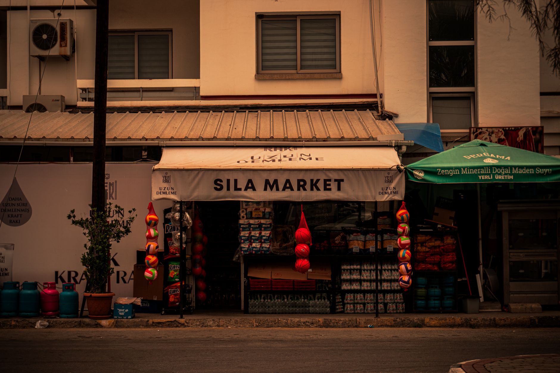 Exterior of a Sila Market showcasing vibrant products in an urban setting.
