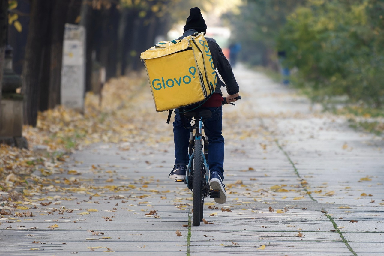courier, delivery man, delivery service, riding a bicycle, autumn, nature, urban, delivery, bicyclist, box, transport, leaves