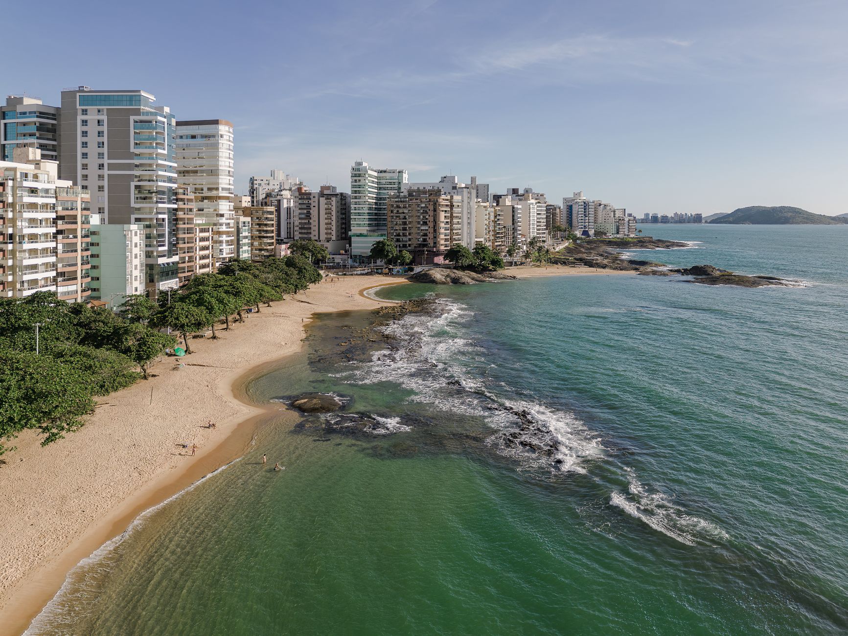Stunning aerial view of Vitória beachfront with modern high-rises and sandy shores in Espírito Santo, Brazil.