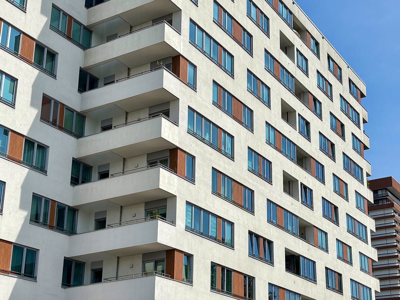 apartment building, balcony, urban, modern architecture, glass windows, facade, construction design, urban living, residential area, multi-story building, bright look, concrete construction, housing complexes, rental apartments, neighborhood, investment opportunity, urban environment, comfortable living, building with balconies, scenic view, balcony flowers