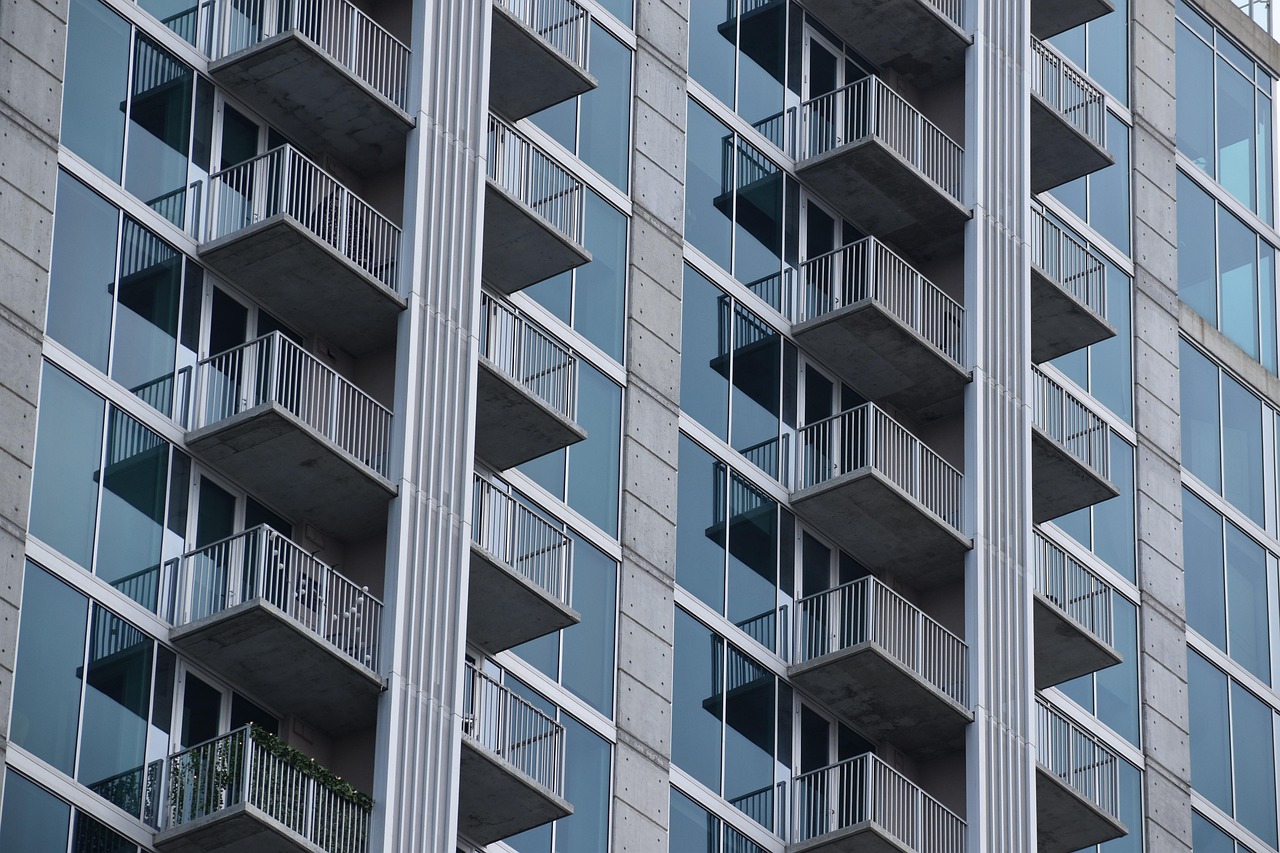 apartment, building, hotel, balcony, terrace, high rise, skyscraper, residential, condominium, modern, condo, facade, architecture, perfect shot, exterior, close-up, angle, perspective, commercial property, real-estate investment, rent, living, lifestyle, luxury skyscrapper, blue 2023-2024