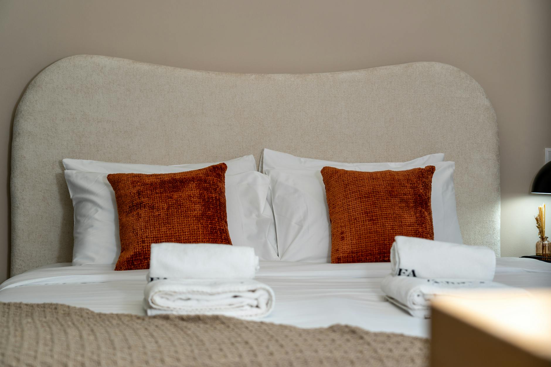Luxurious hotel bedroom in Dubai featuring plush pillows and modern design.