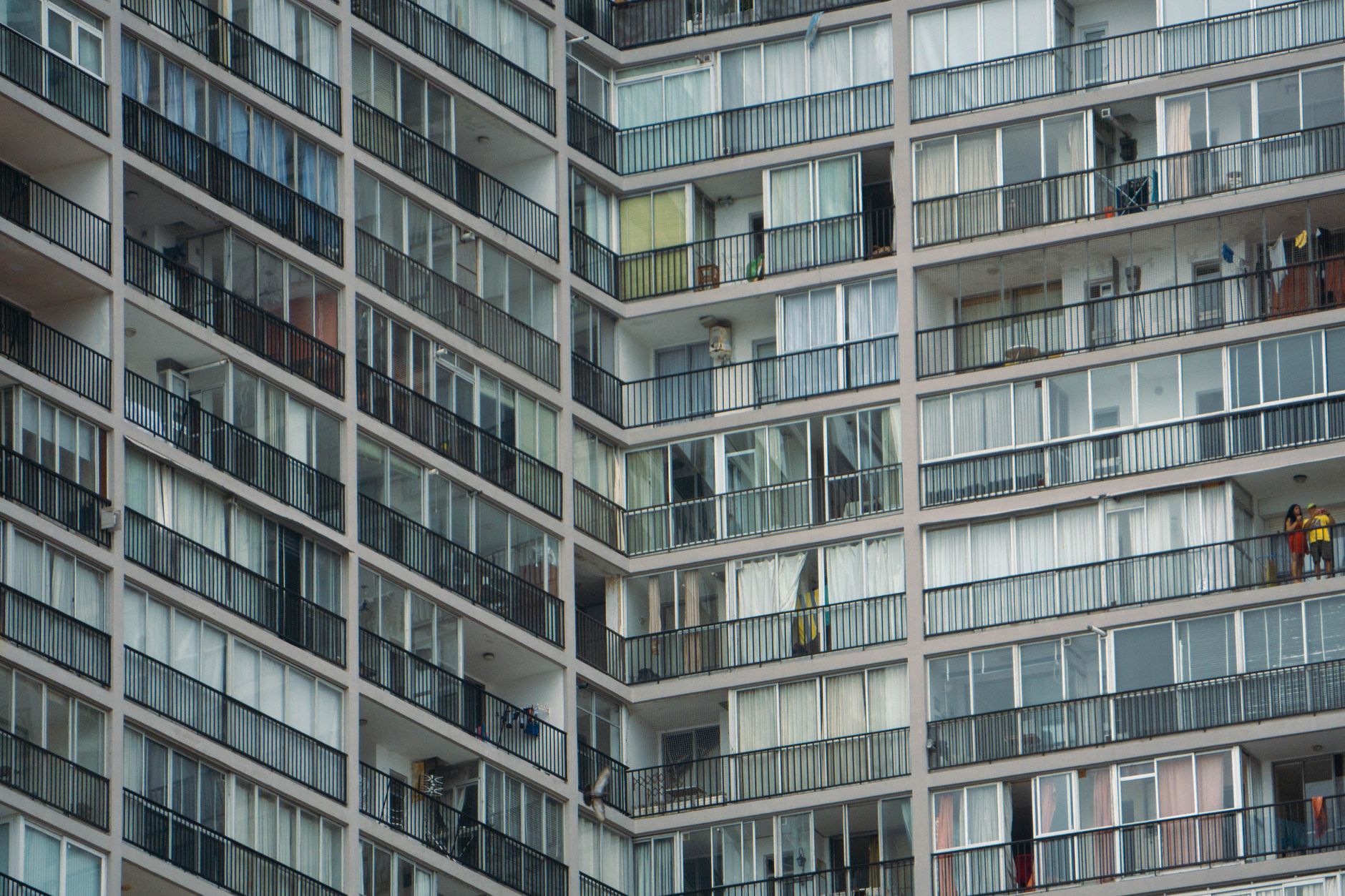 Detailed view of a high-rise apartment building facade in Mar del Plata, Argentina.