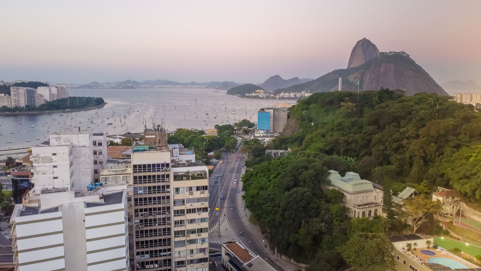 Interior moderno de apartamento no Rio de Janeiro