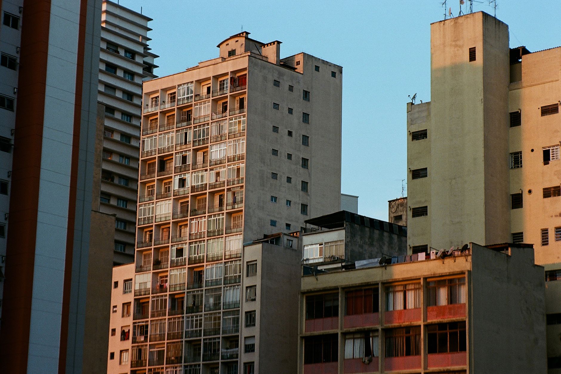 Apartamento quarto e sala moderno em Copacabana com vista para o mar