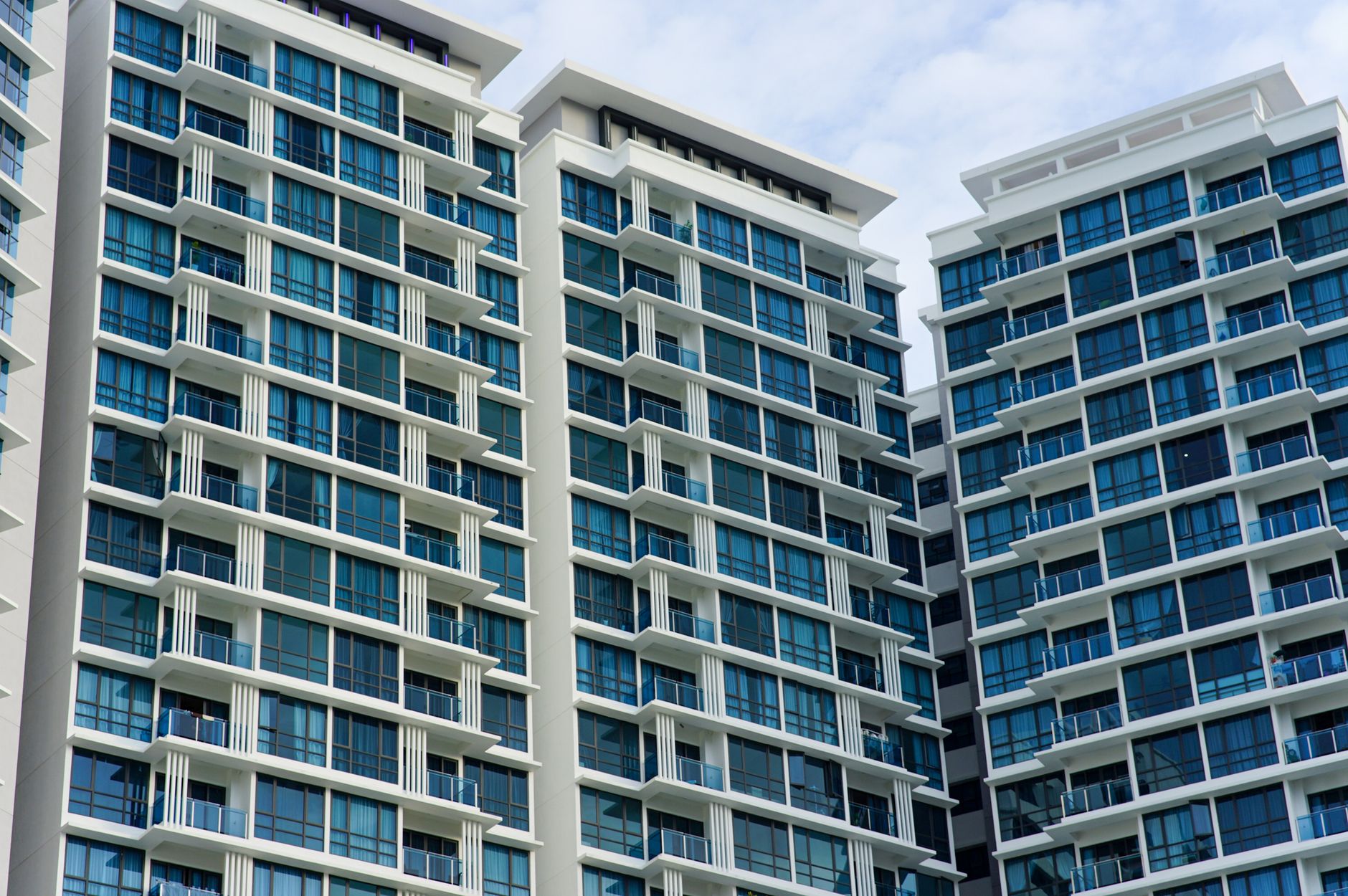 Análise gráfica de investimento imobiliário com projeções