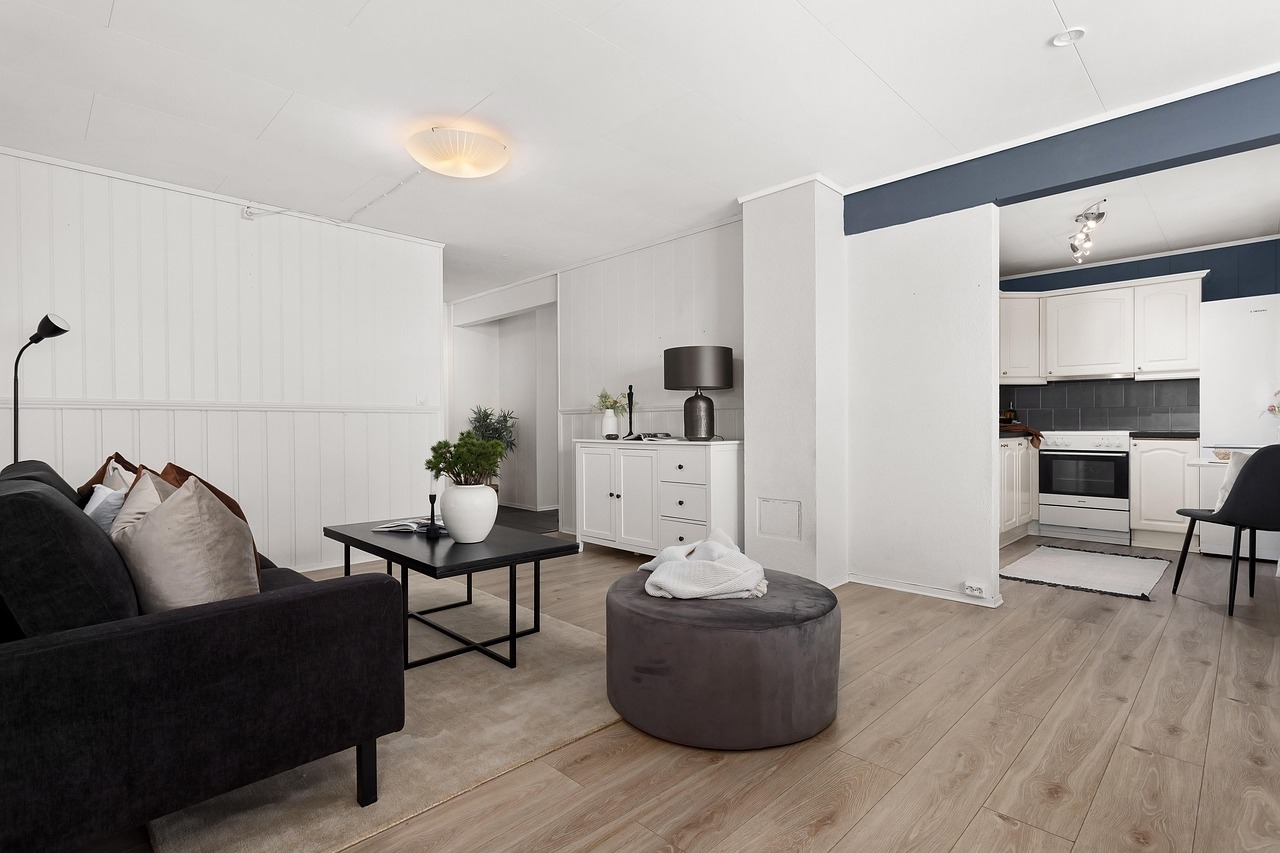 Sala de estar mobiliada de apartamento em Copacabana, vista para o mar