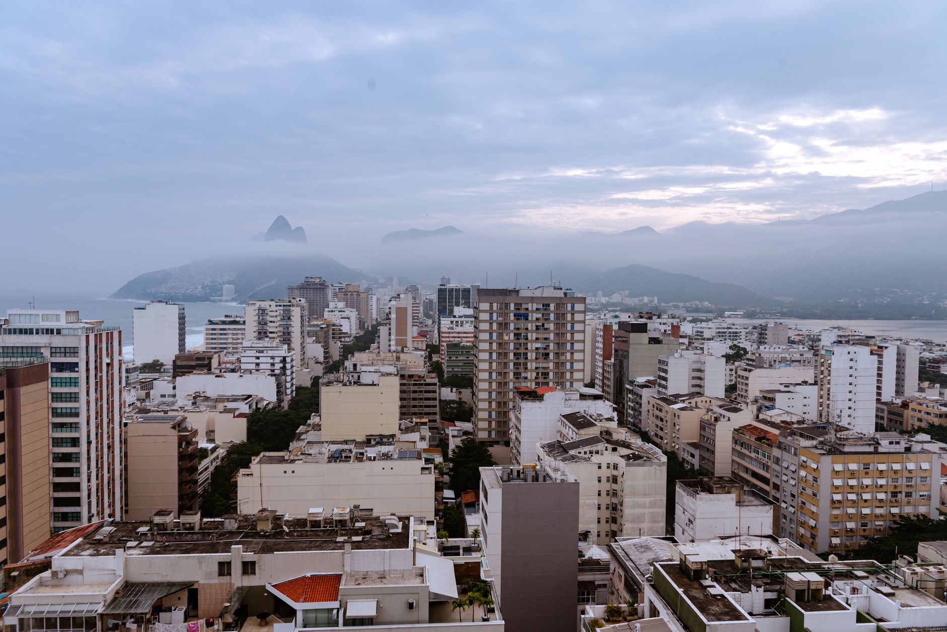 Loft contemporâneo no Rio de Janeiro com decoração elegante
