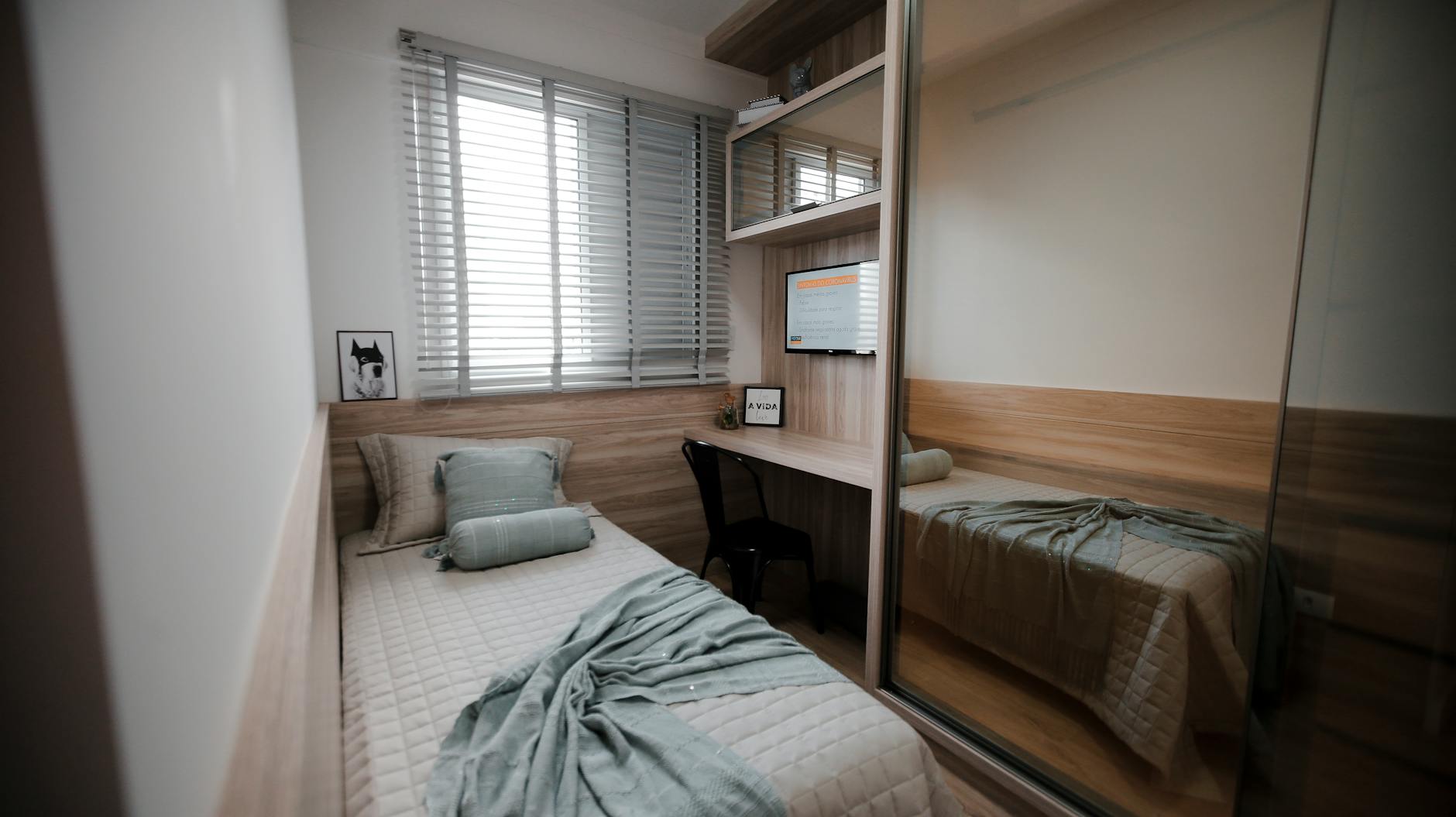 Interior de apartamento compacto em Freguesia Jacarepaguá, decorado para Airbnb
