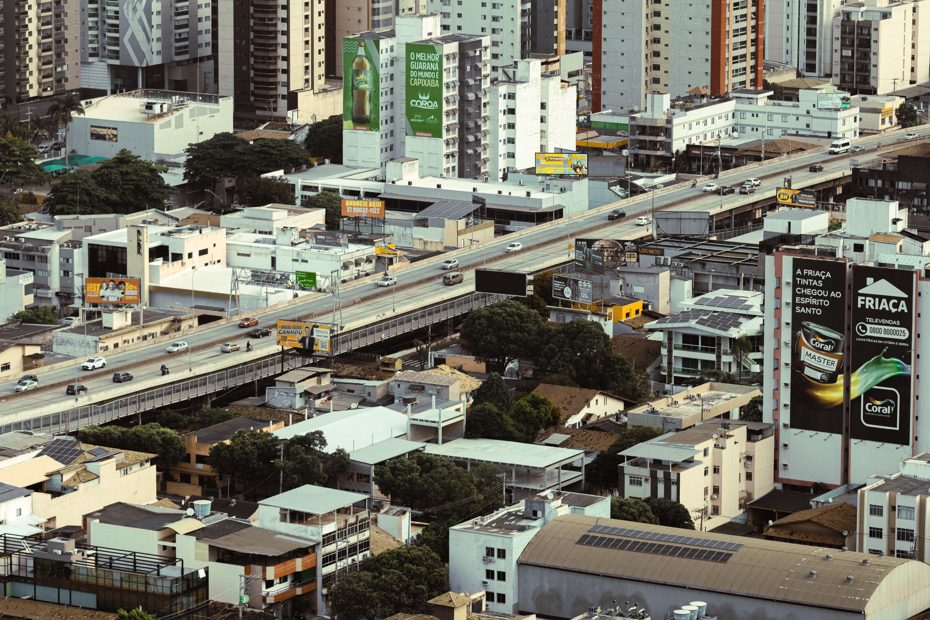 Studio moderno no Flamengo com decoração contemporânea e vista parcial para o Pão de Açúcar