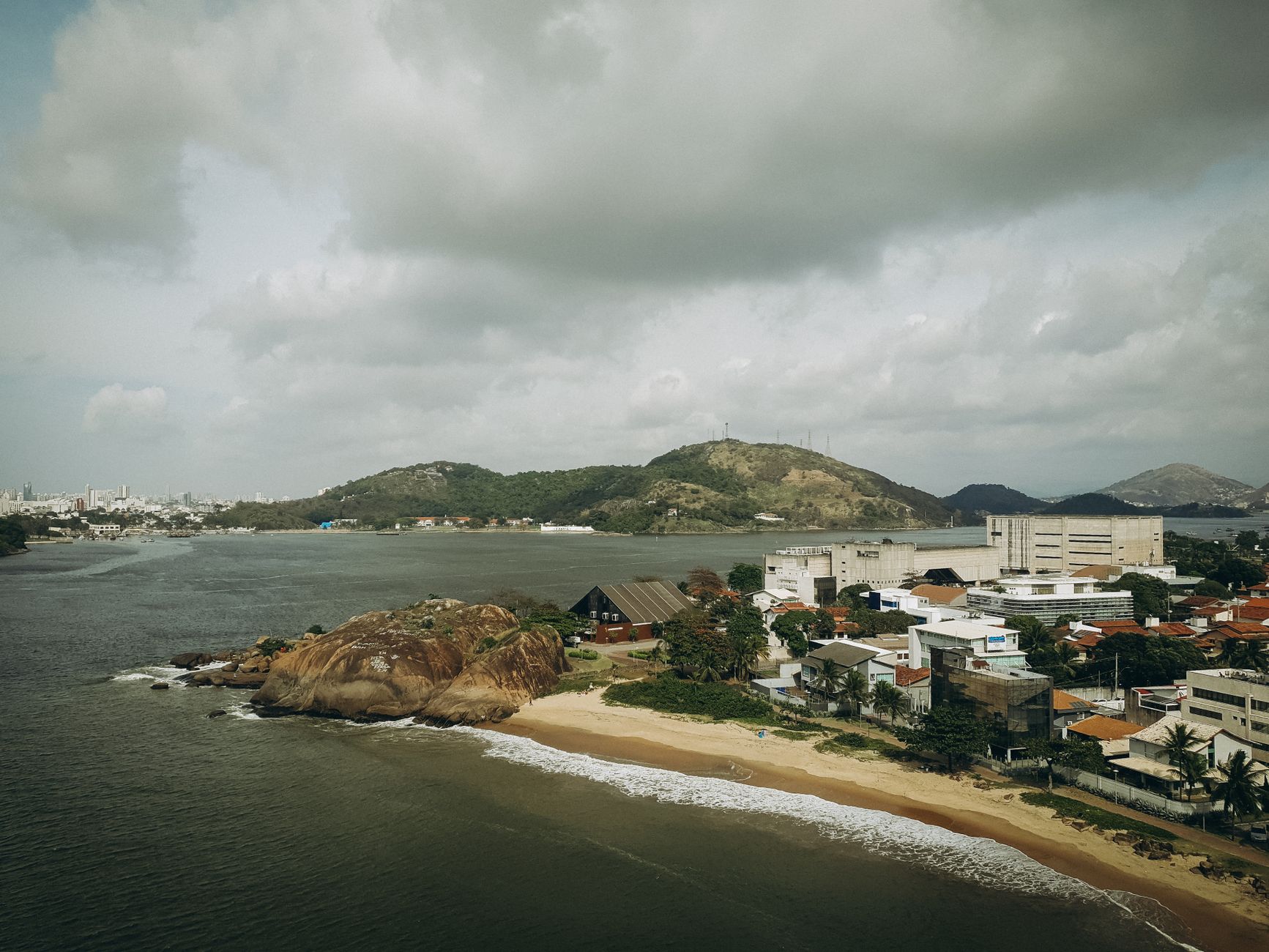 Vista aérea da praia do Leblon e arredores