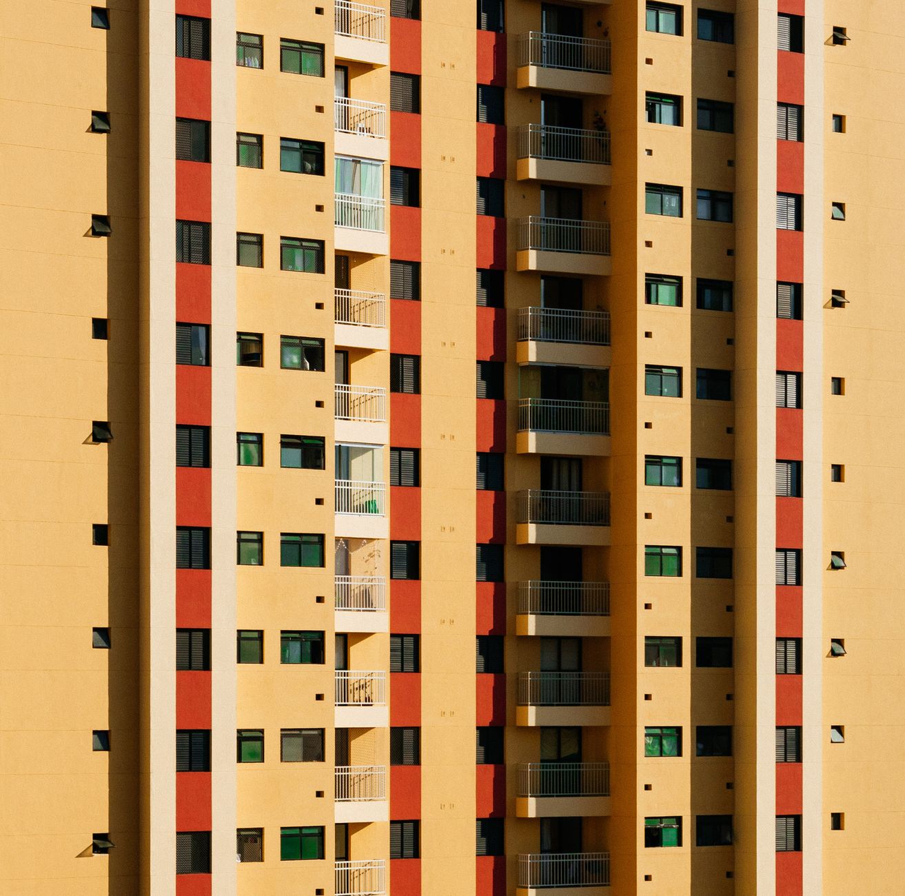 Flat mobiliado no Leblon com decoração moderna e vista para a praia