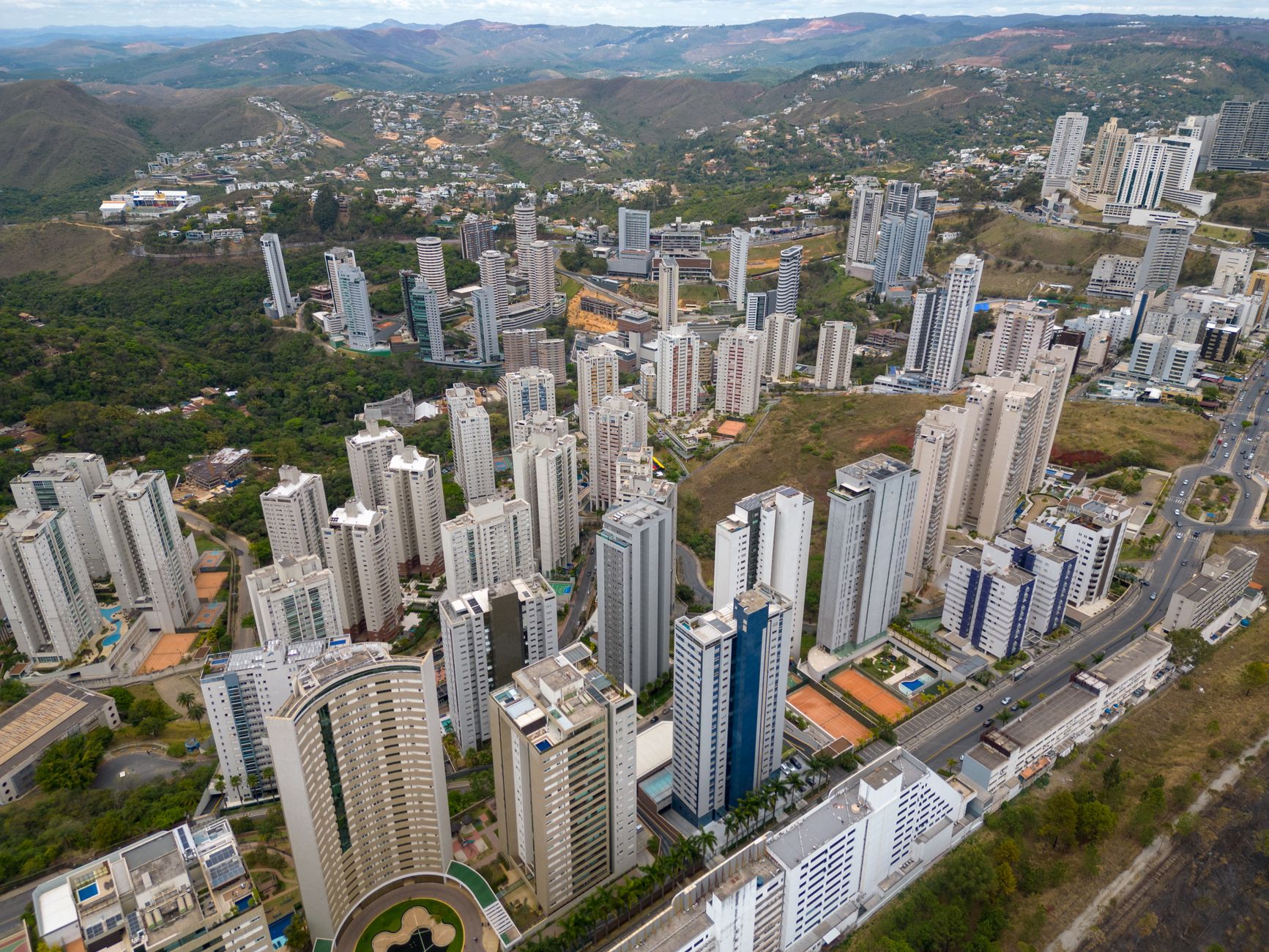 Flat mobiliado de alto padrão na Barra da Tijuca com vista para o mar