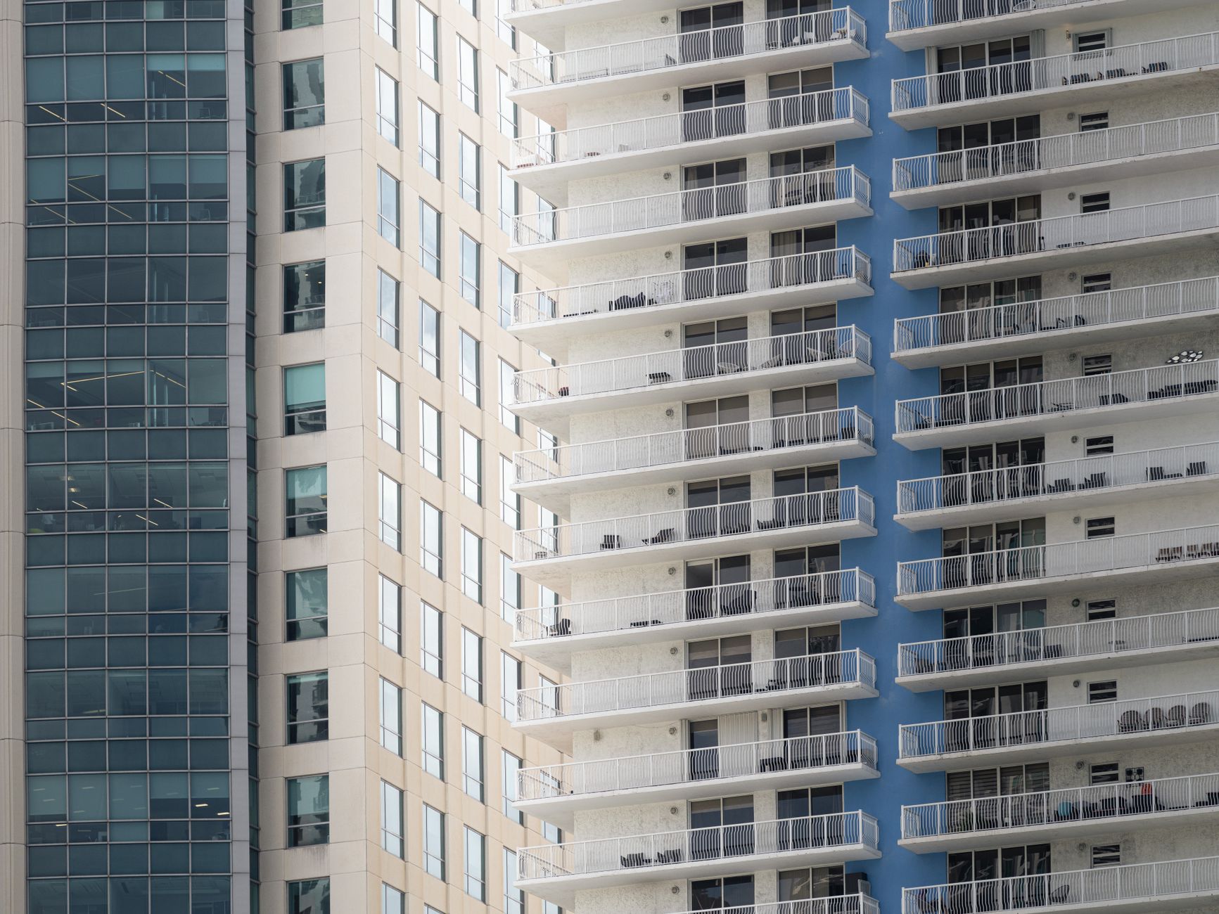 Vista de apartamento moderno com vista para a Lagoa Rodrigo de Freitas