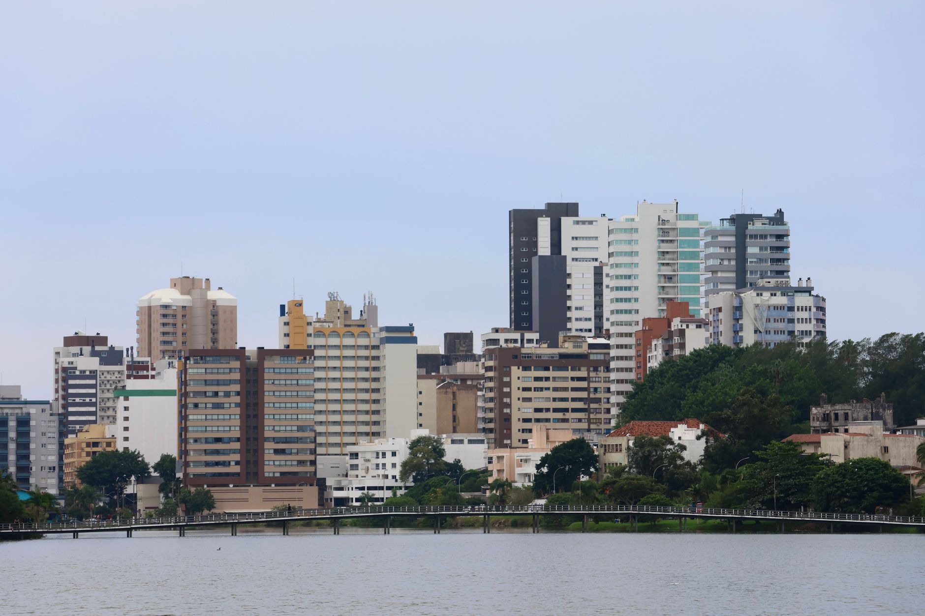 Edifícios modernos na Barra da Tijuca em 2026